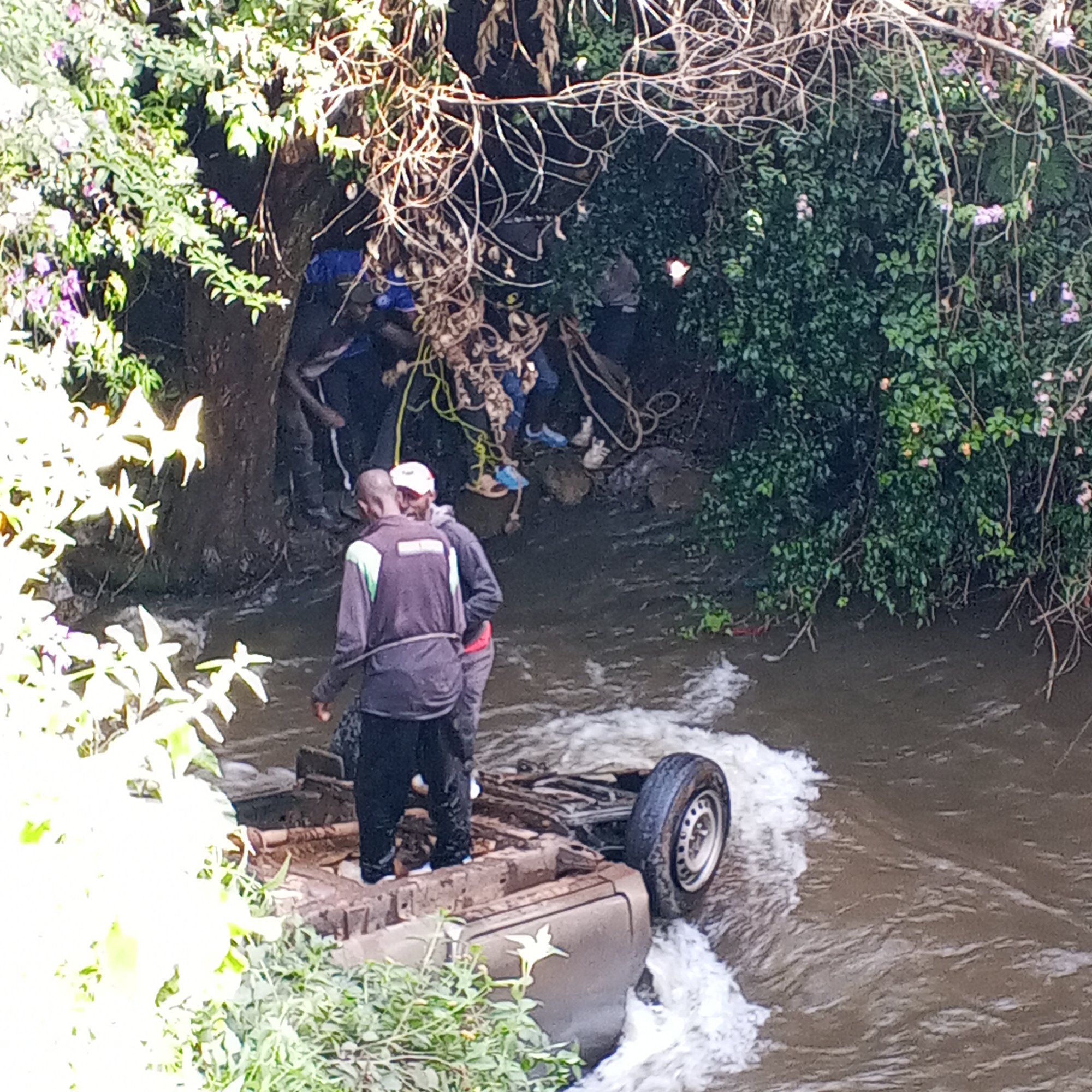 Pickup truck overturns in Nyeri river, rescue efforts underway