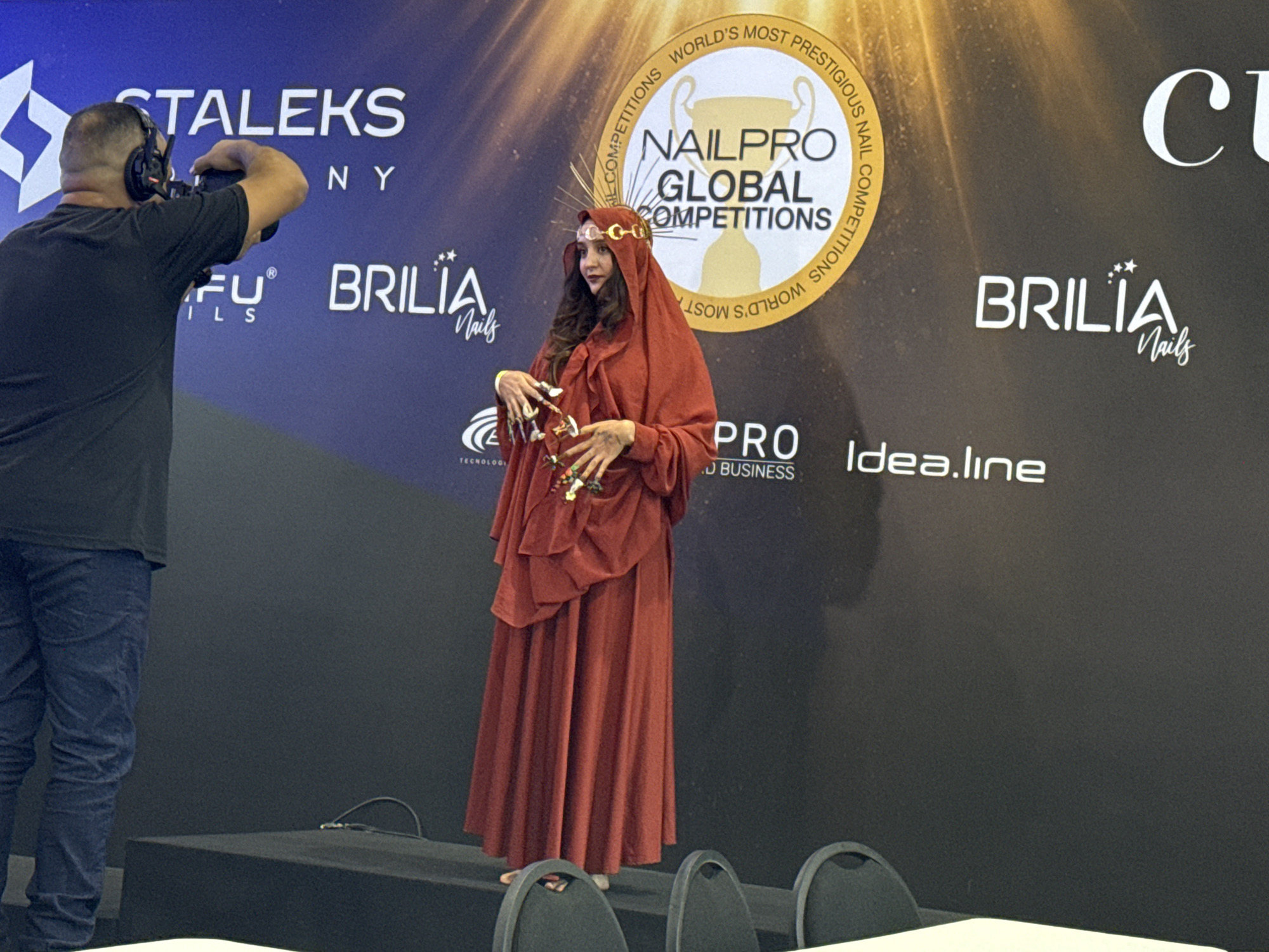 Beauty trade show draws crowds in São Paulo