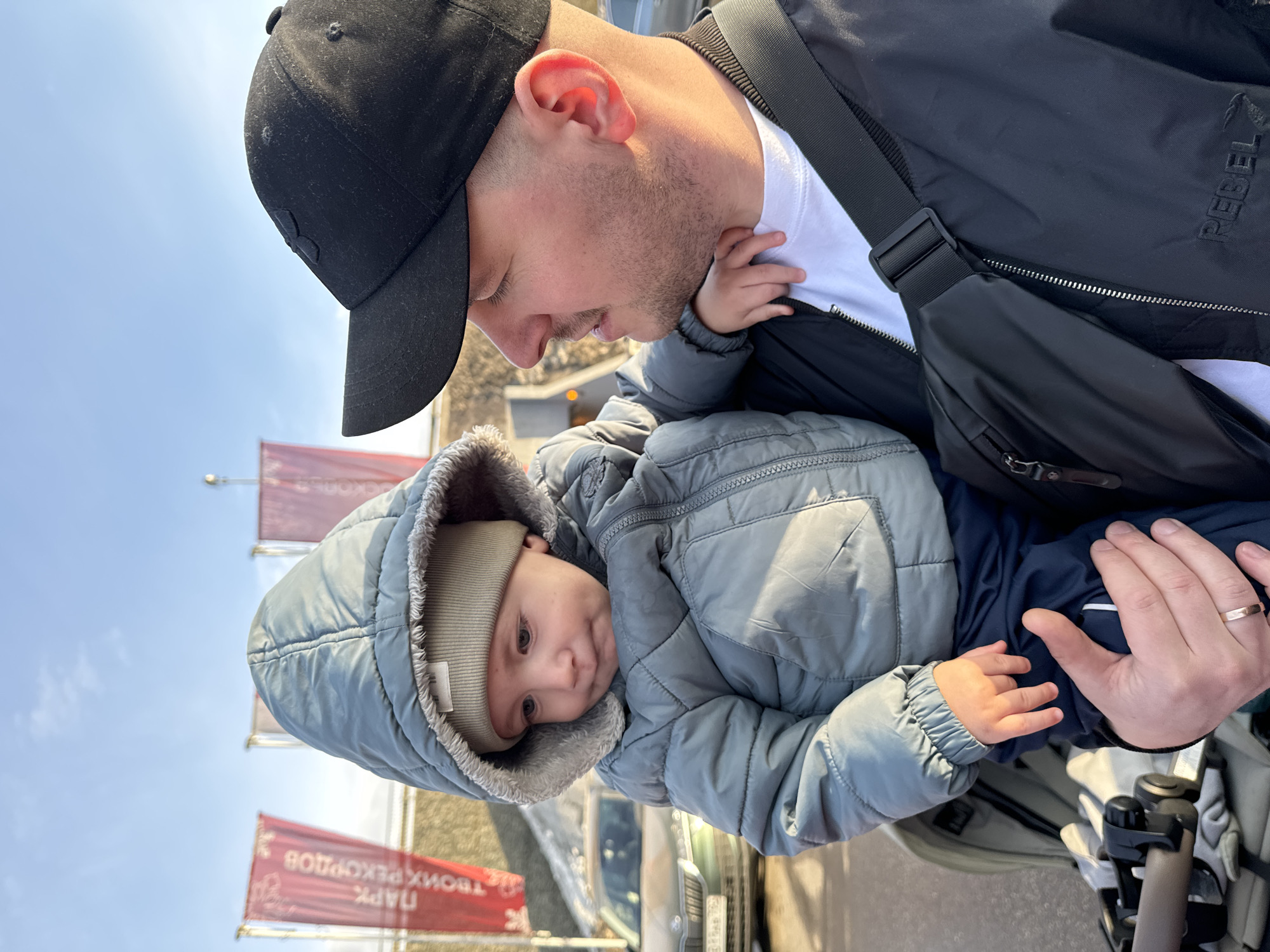 Weekend park activities captured in Odintsovo recreational area