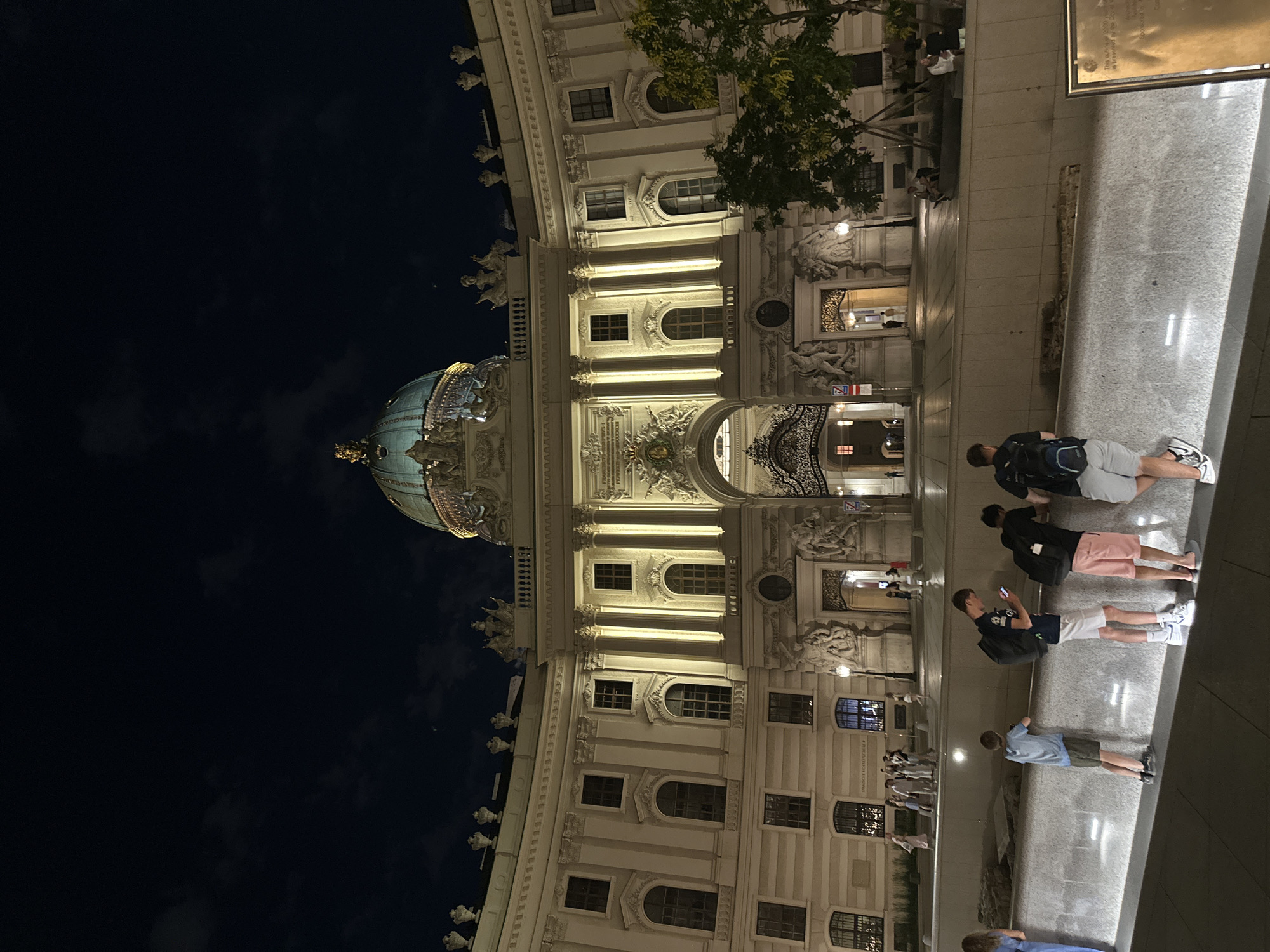 Nighttime stroll through Vienna's monumental historic center