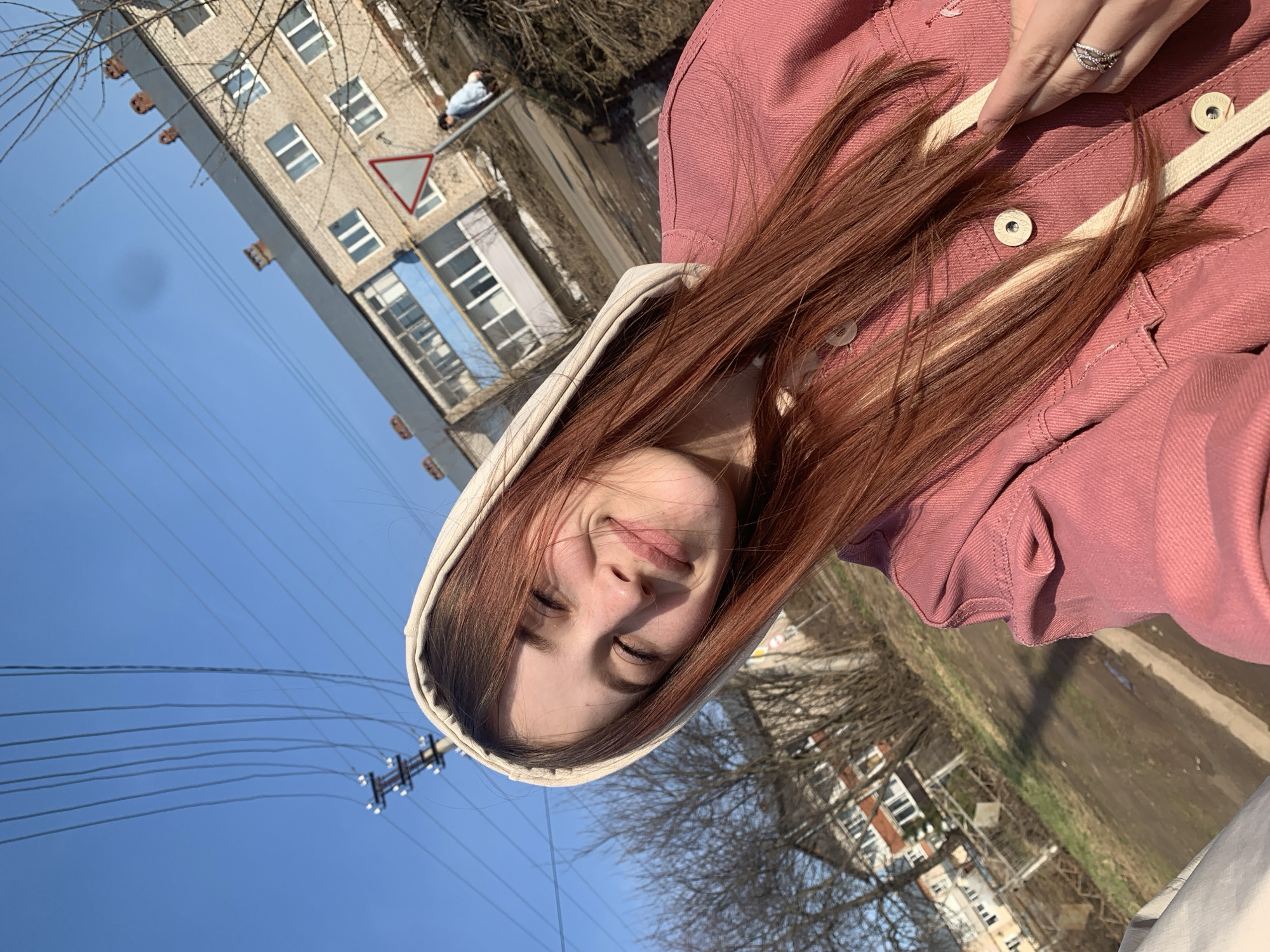 Woman photographed multiple times on dirt road in Фоки