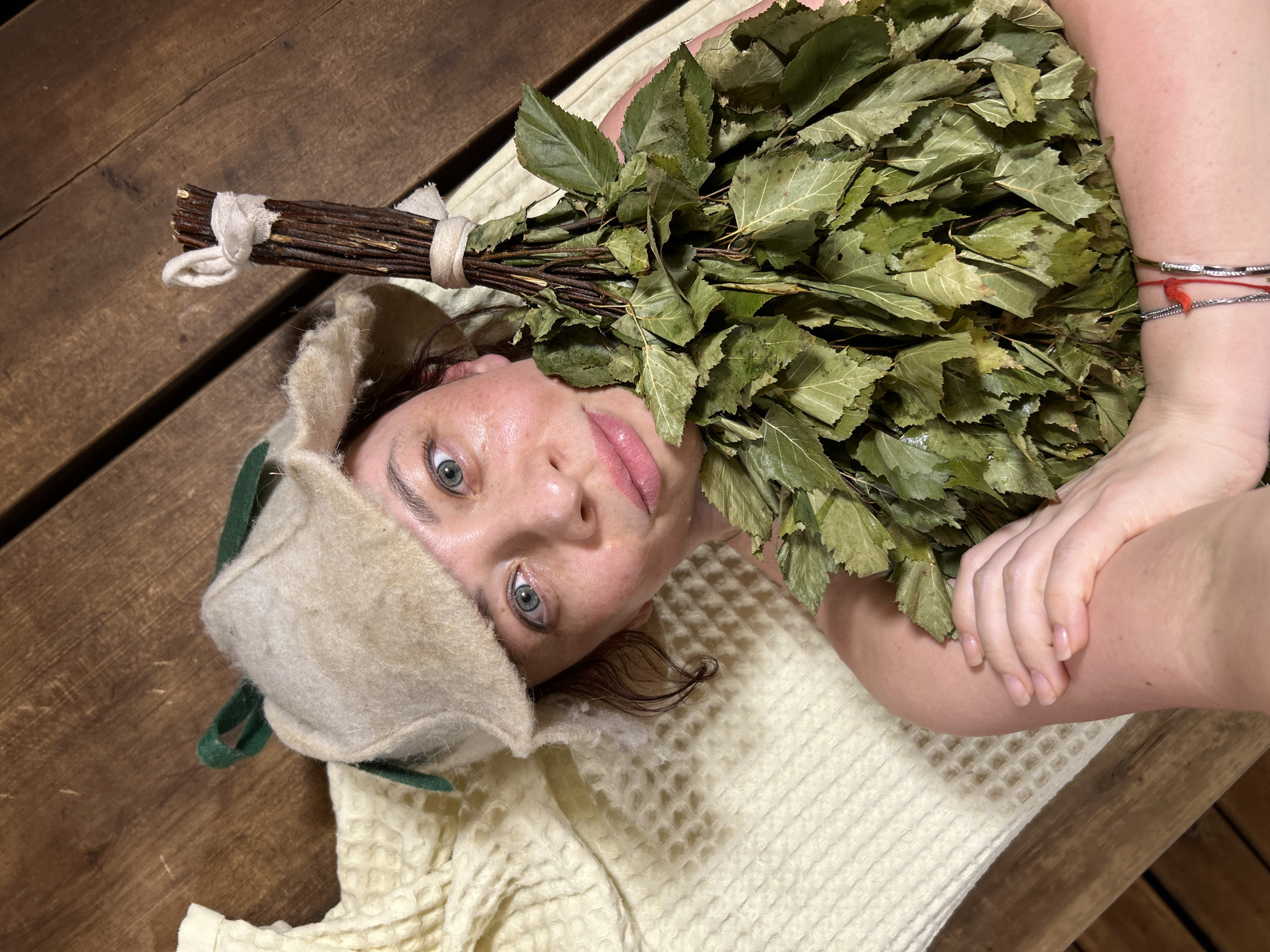 Traditional Russian sauna session documented in Ольховка