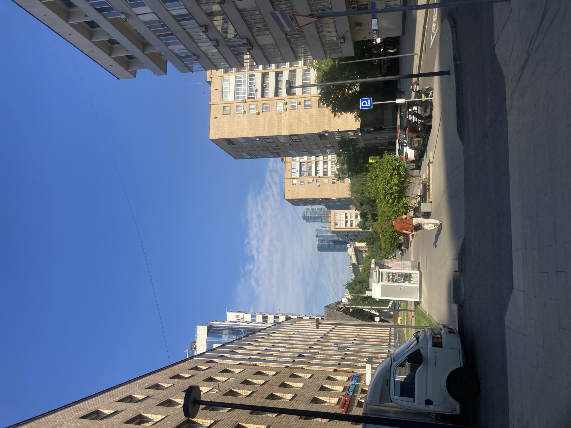 Moscow morning street scenes captured by single witness