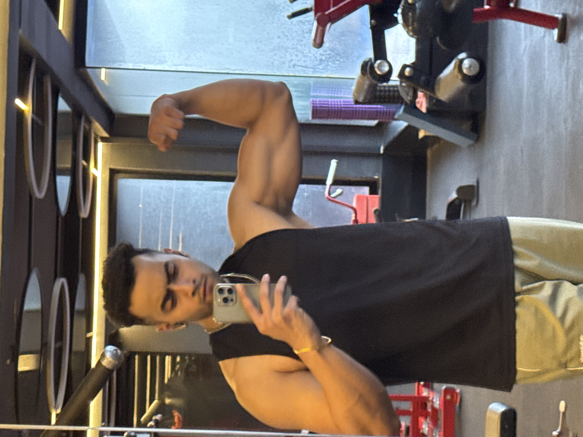 Gym mirror selfie in Kolkata, flexing for the camera