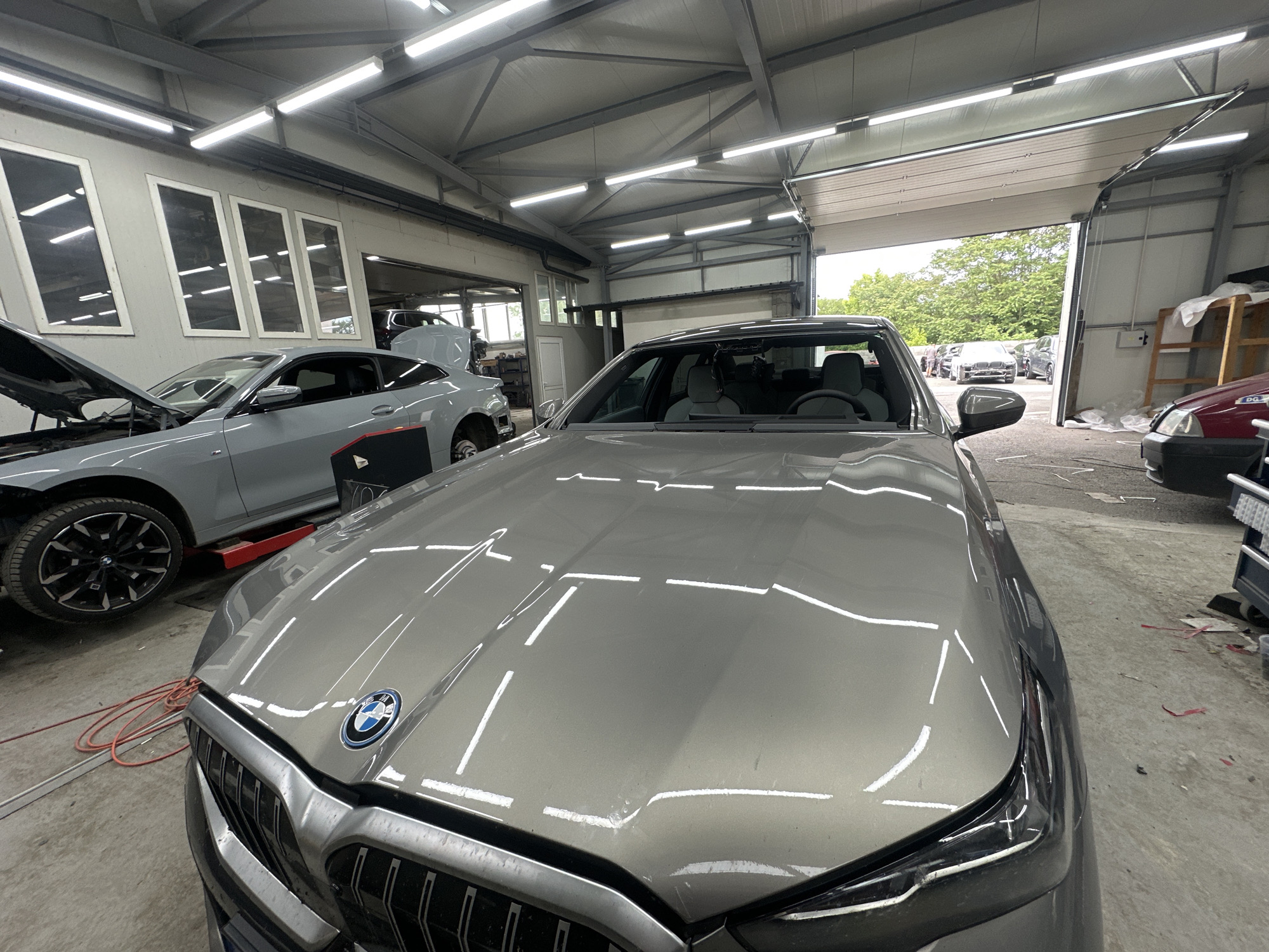 Gray BMW spotted at auto repair shop