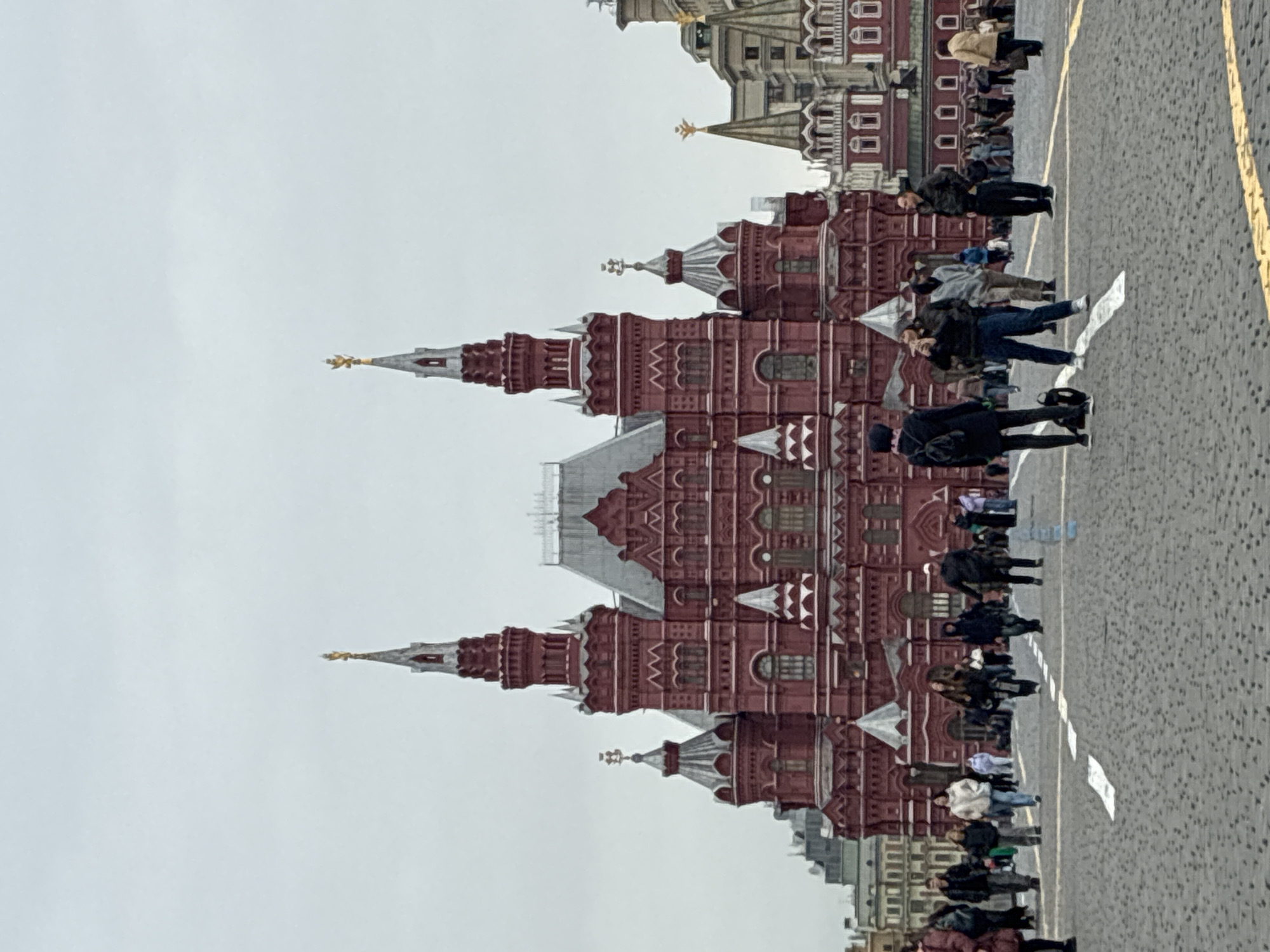 Morning activity documented around Moscow's Red Square landmarks