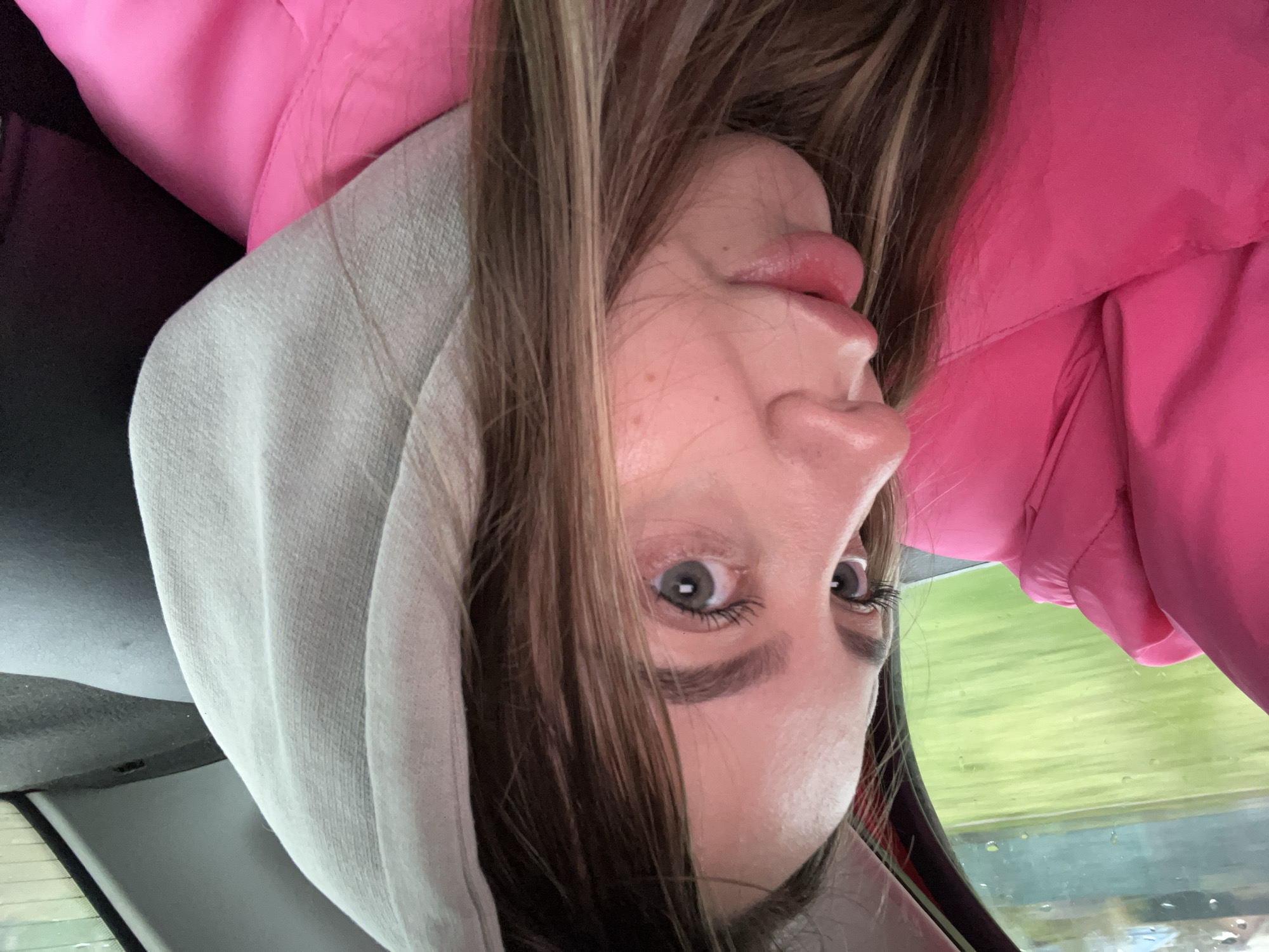 Woman in pink jacket observed driving in rainy Novopokrovskaya
