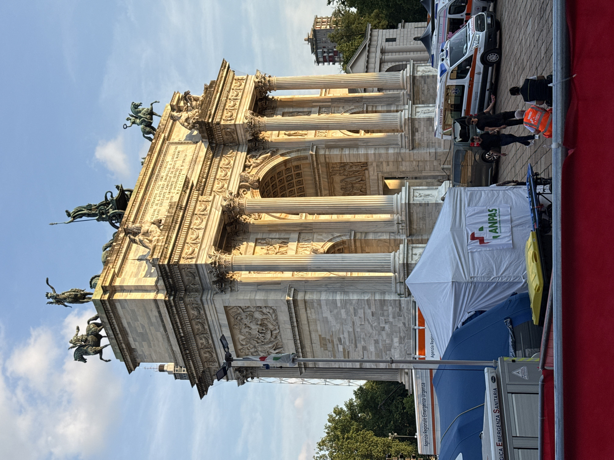 Evening stroll through Milan's Parco Sempione captures monuments, wildlife, drinks