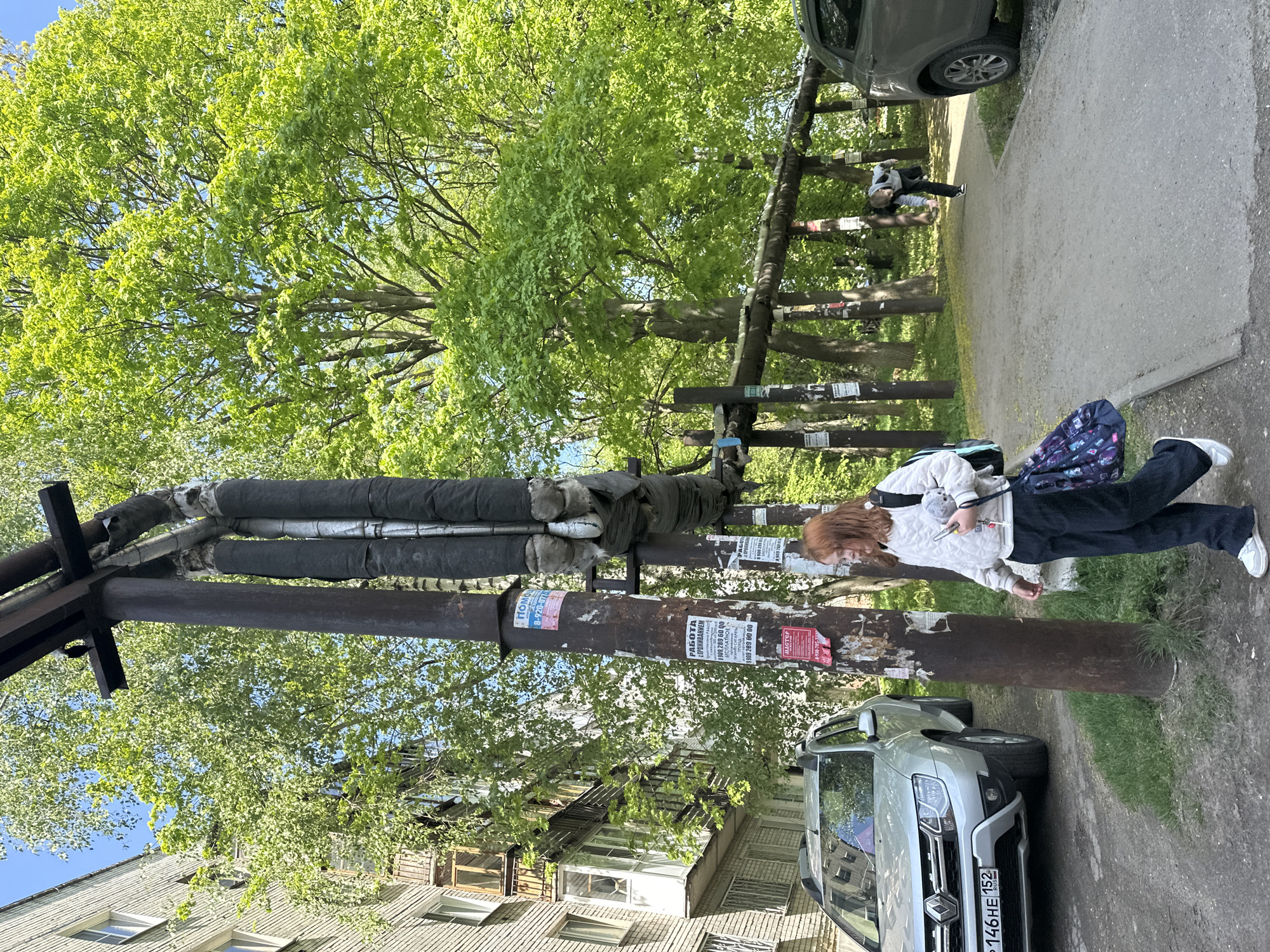 Morning street life documented across Nizhny Novgorod neighborhoods