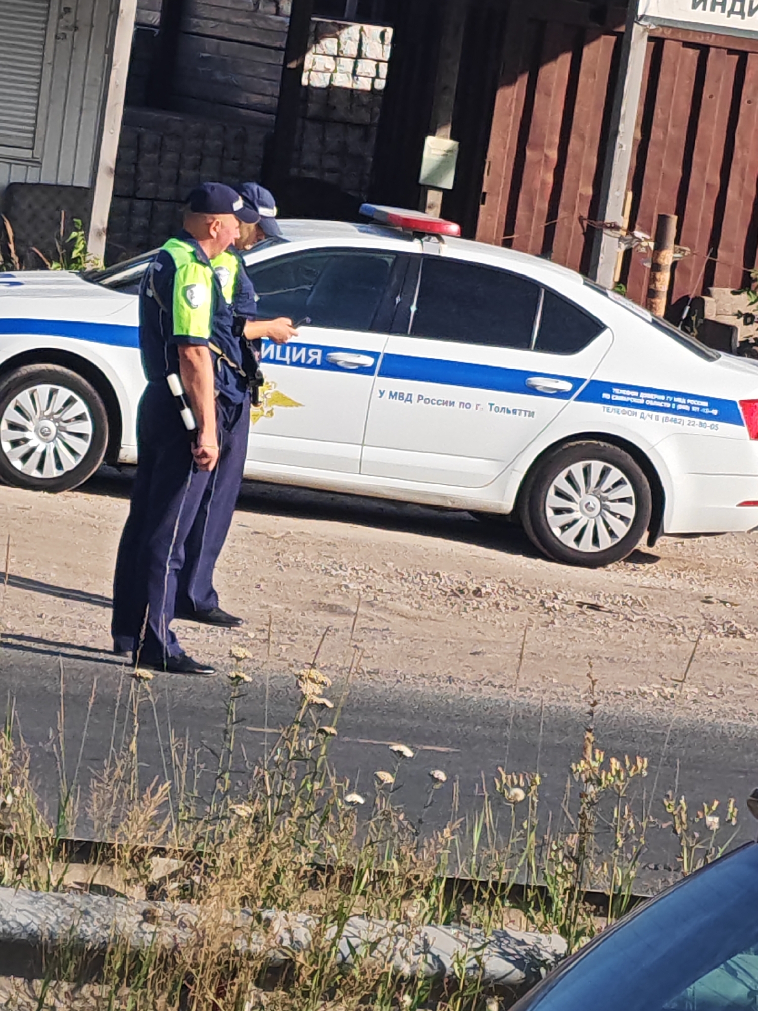 Traffic stop and police presence on a Tolyatti road