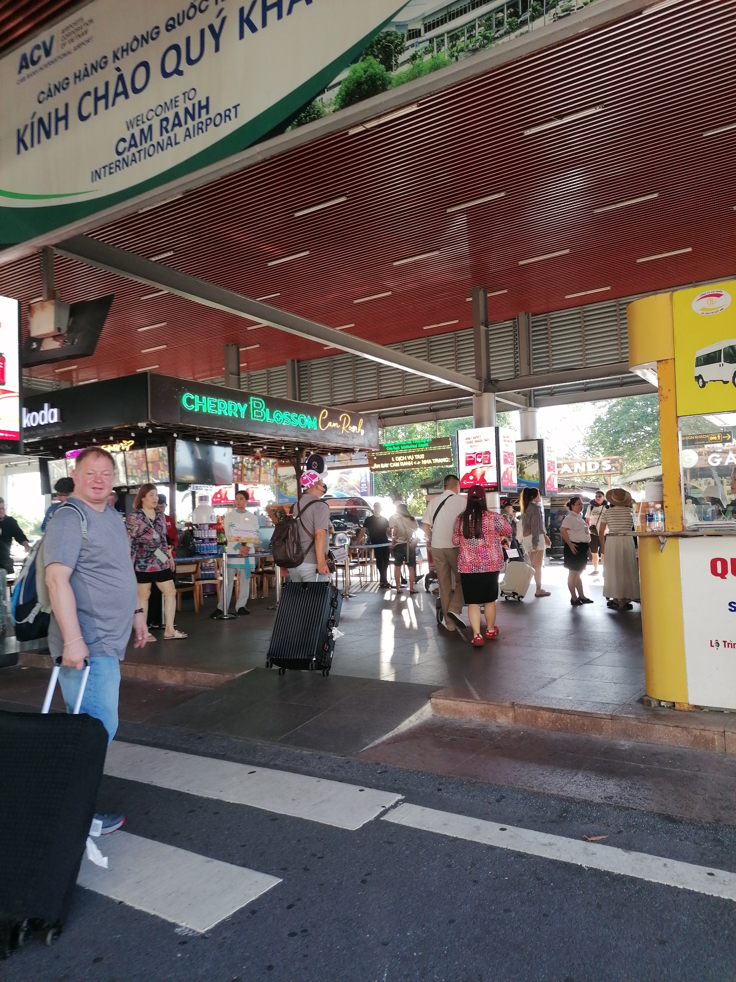 Traveler documents routine airport journey at Cam Ranh International