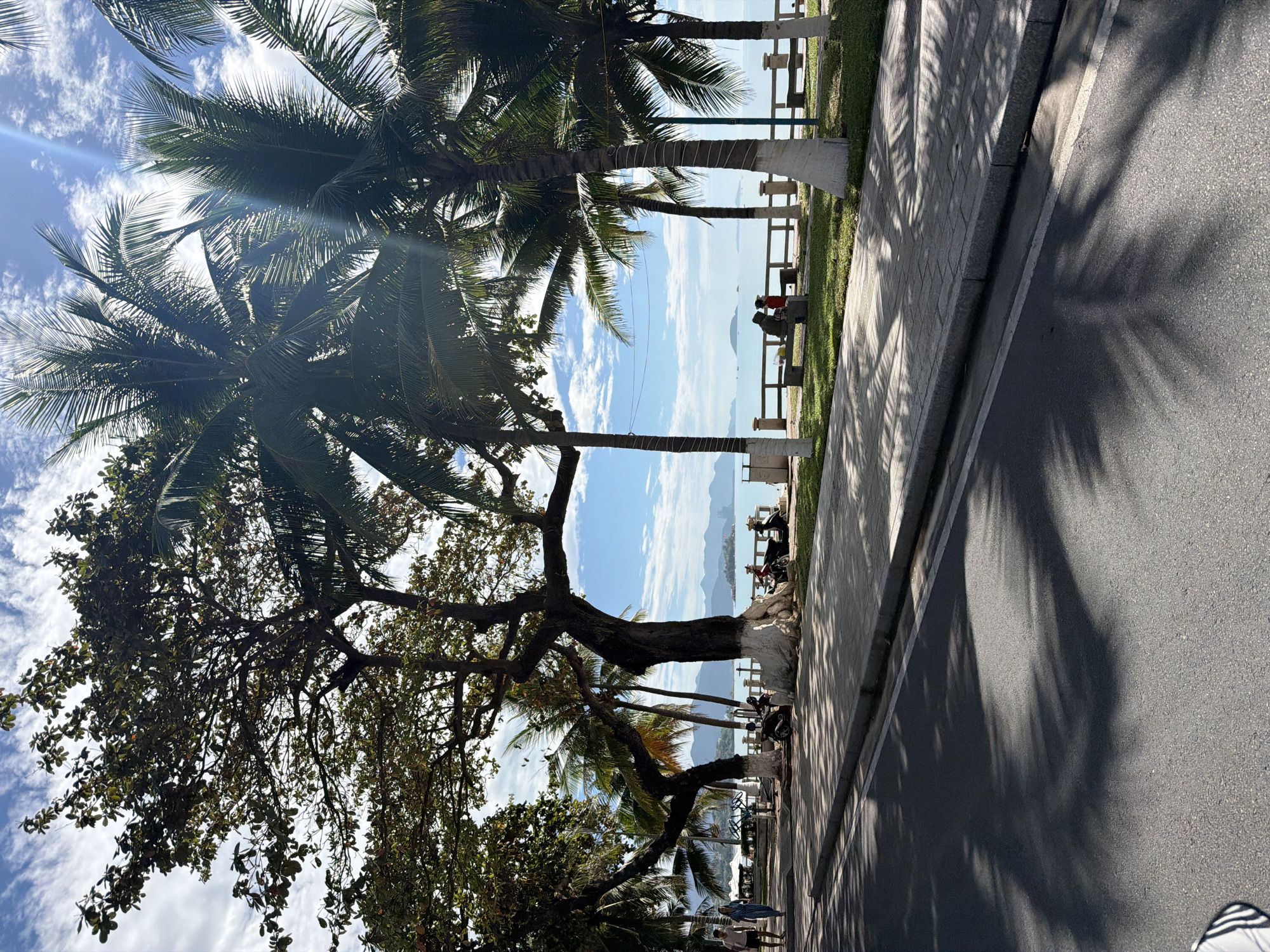 Witnesses document sunny coastal promenade scenes in Nha Trang
