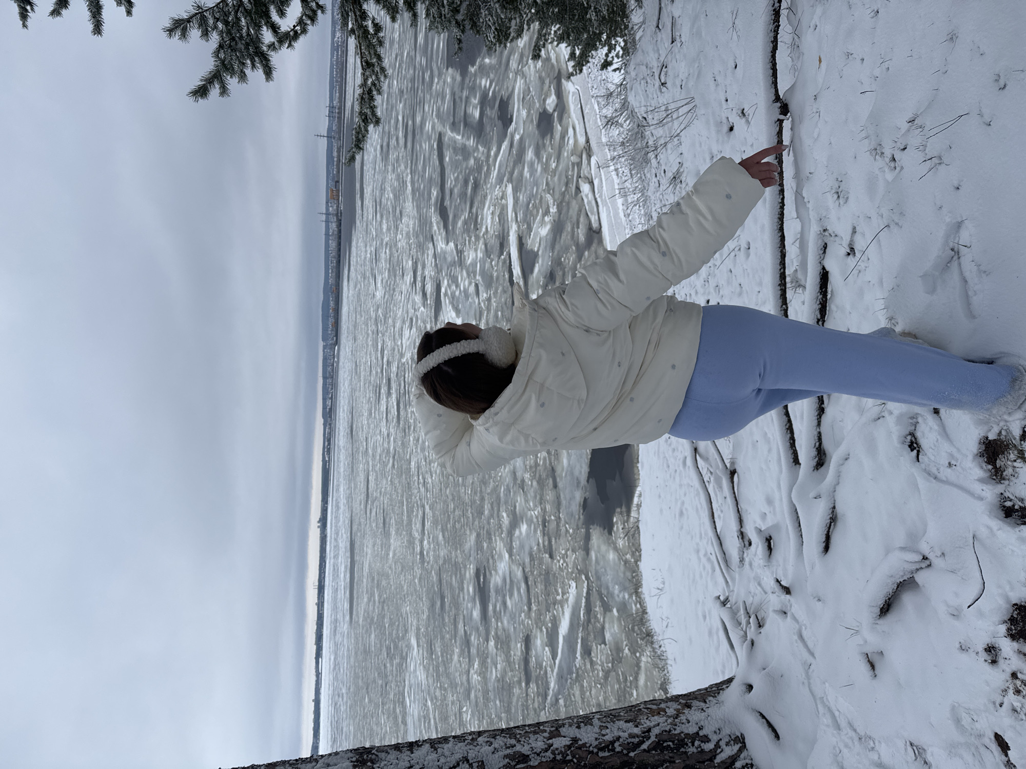 Spring snow outing recorded in Russian forest towns