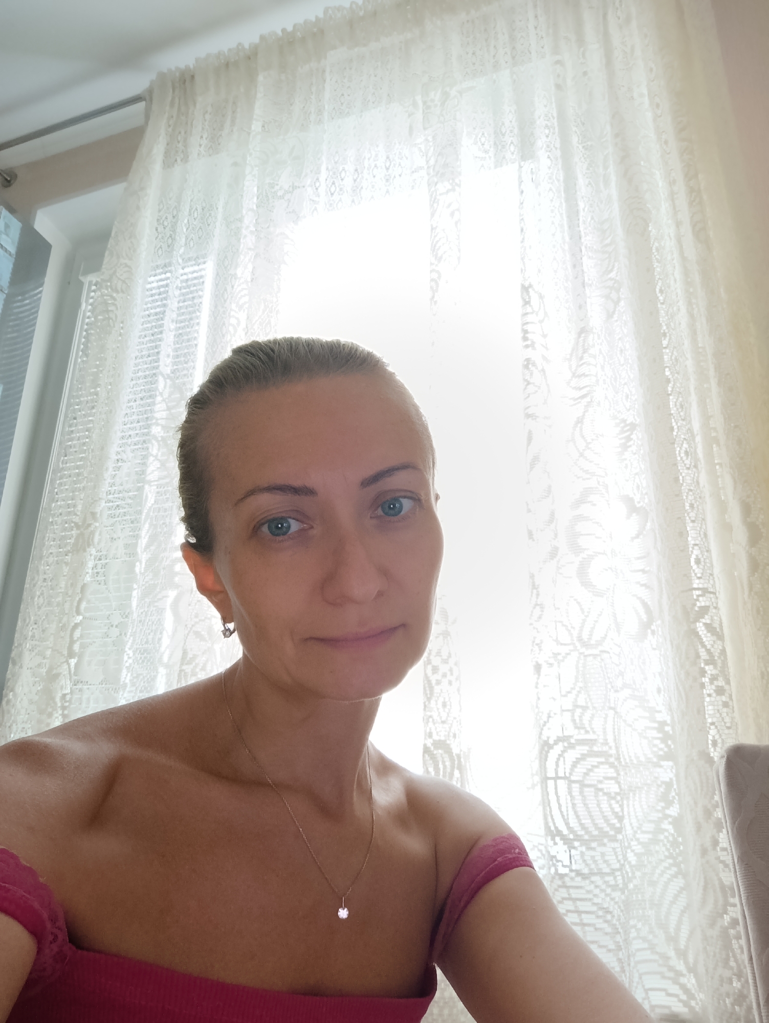 Quiet afternoon at home: coffee, fruit, garden flowers, selfies