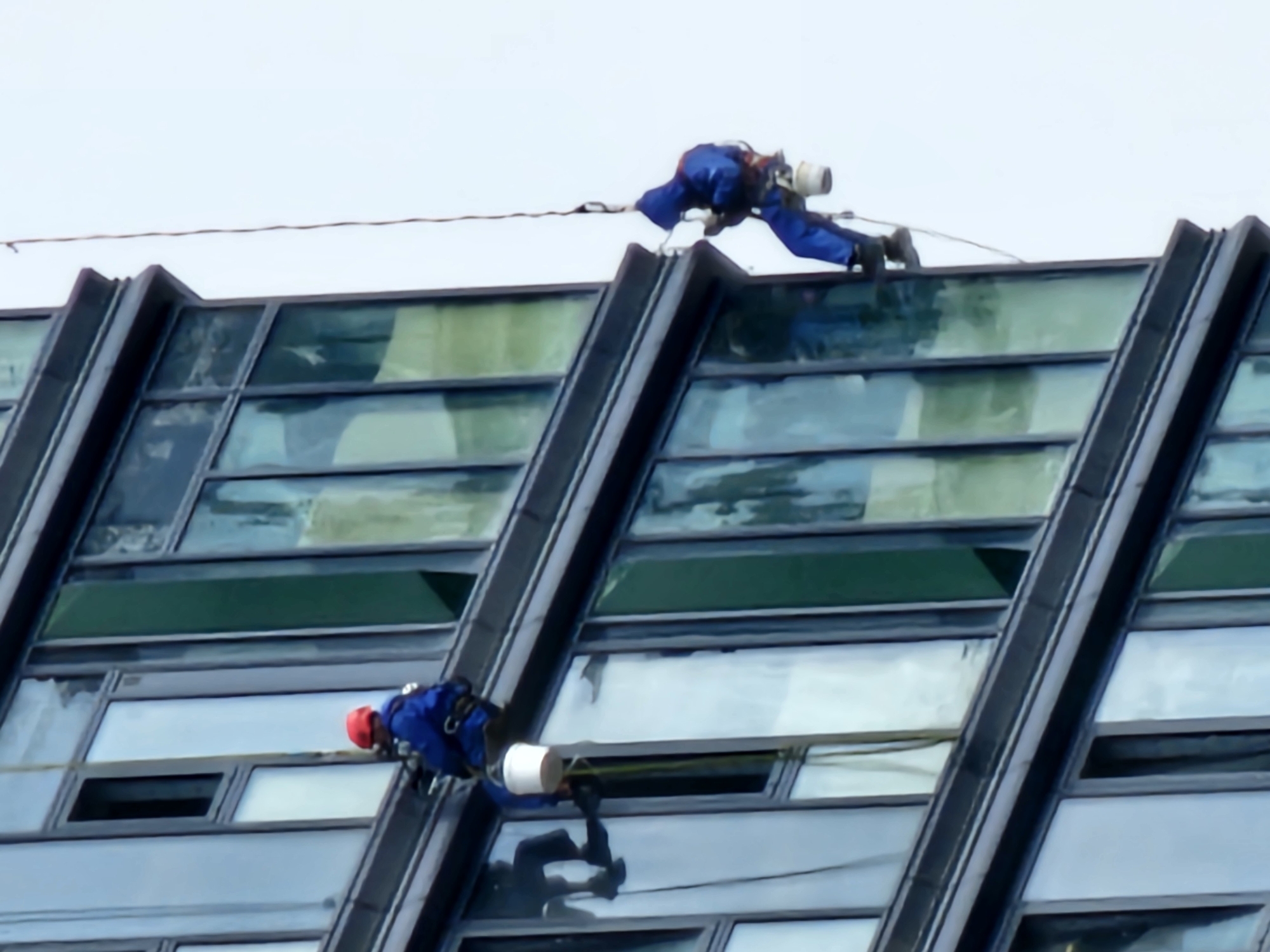 Rope-access crew cleans and maintains Moscow high-rises