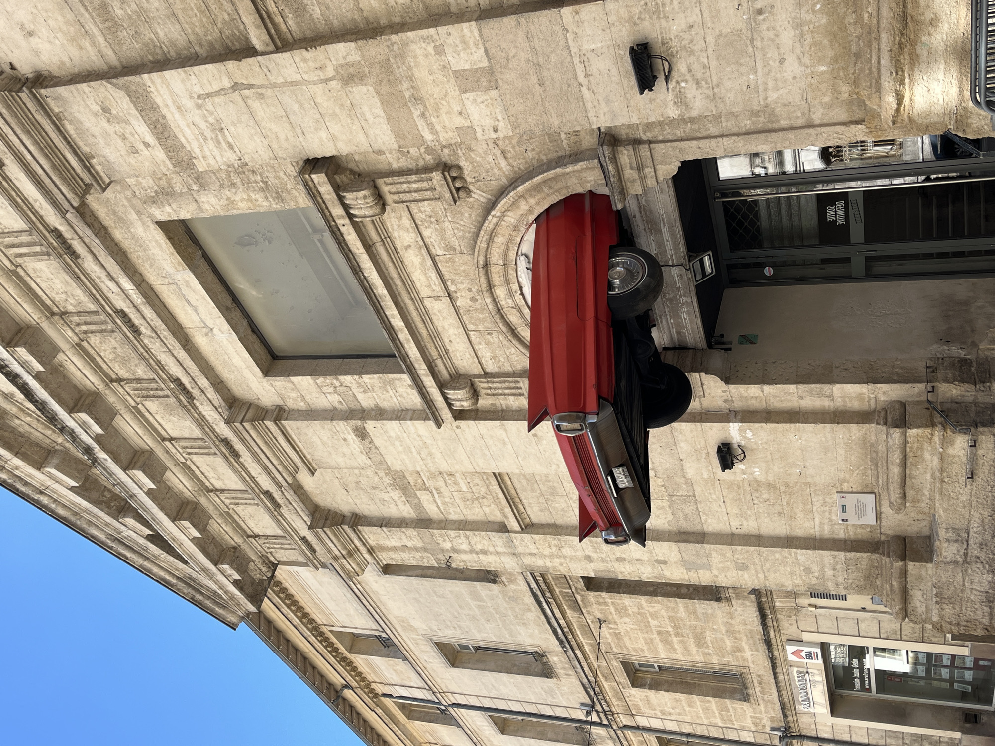Urban scenes documented across Montpellier in eight-minute span
