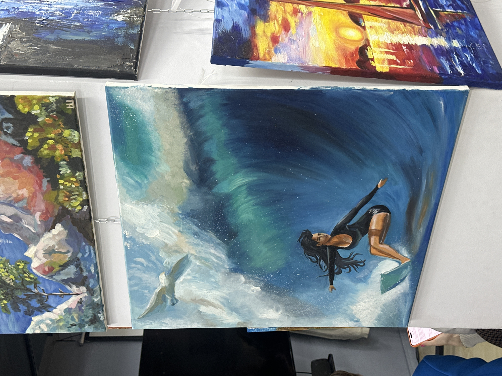 Art exhibition and lecture event draws student audience in Sochi