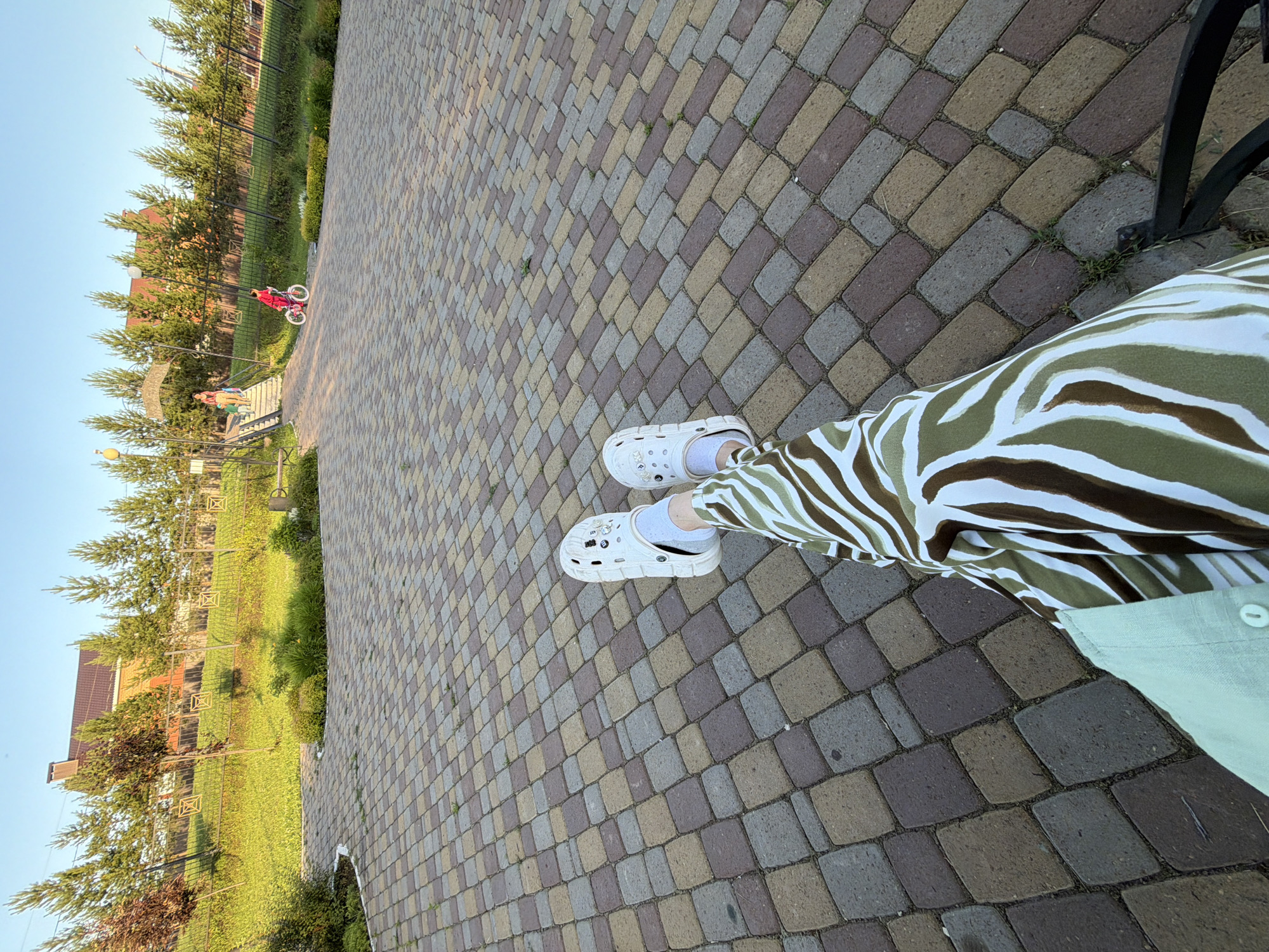 Summer afternoon stroll through a quiet Шмидтово neighborhood