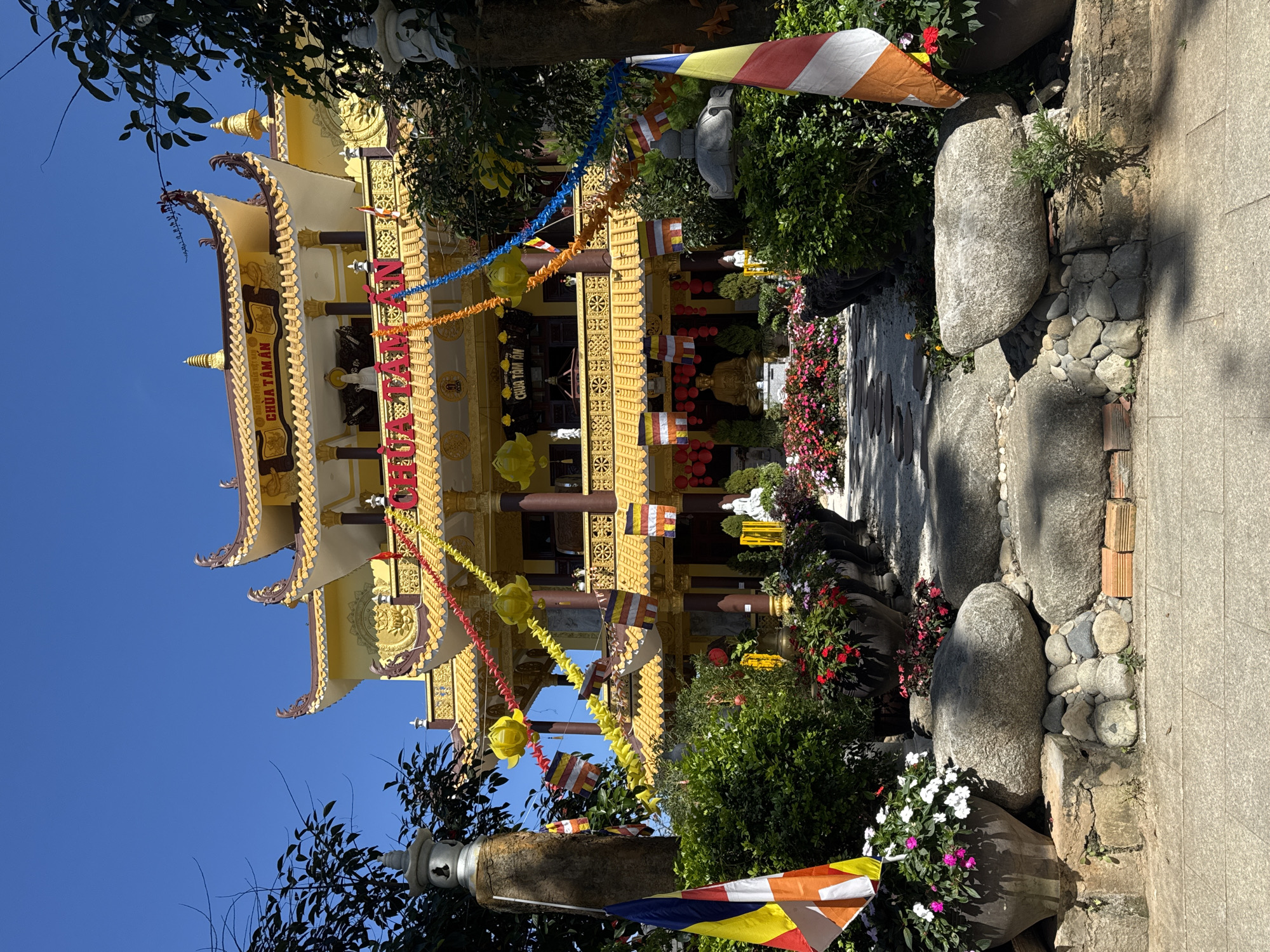 Temples, street life, and landmarks in Da Lat