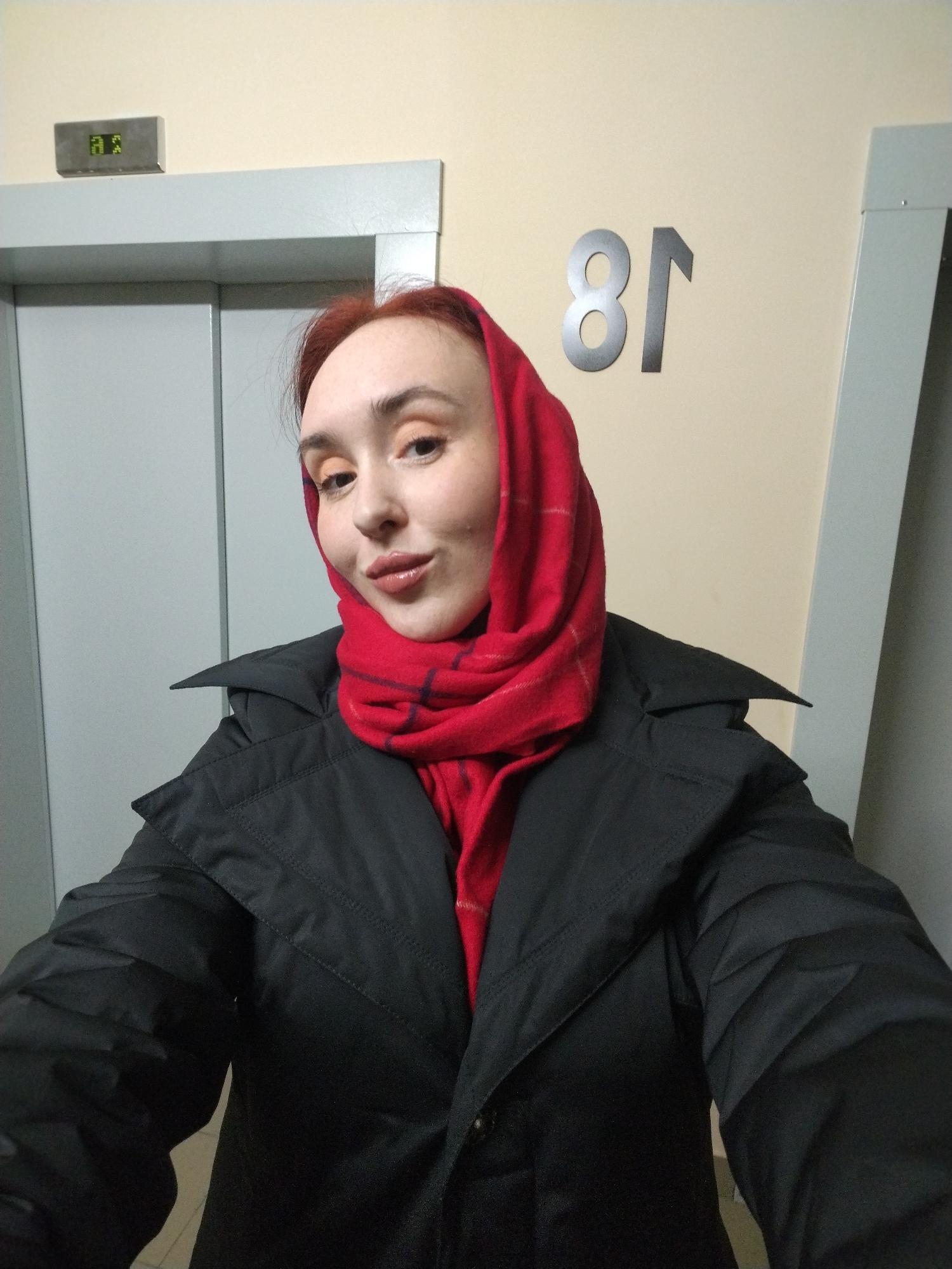 Woman in red headscarf spotted in Izhevsk elevator