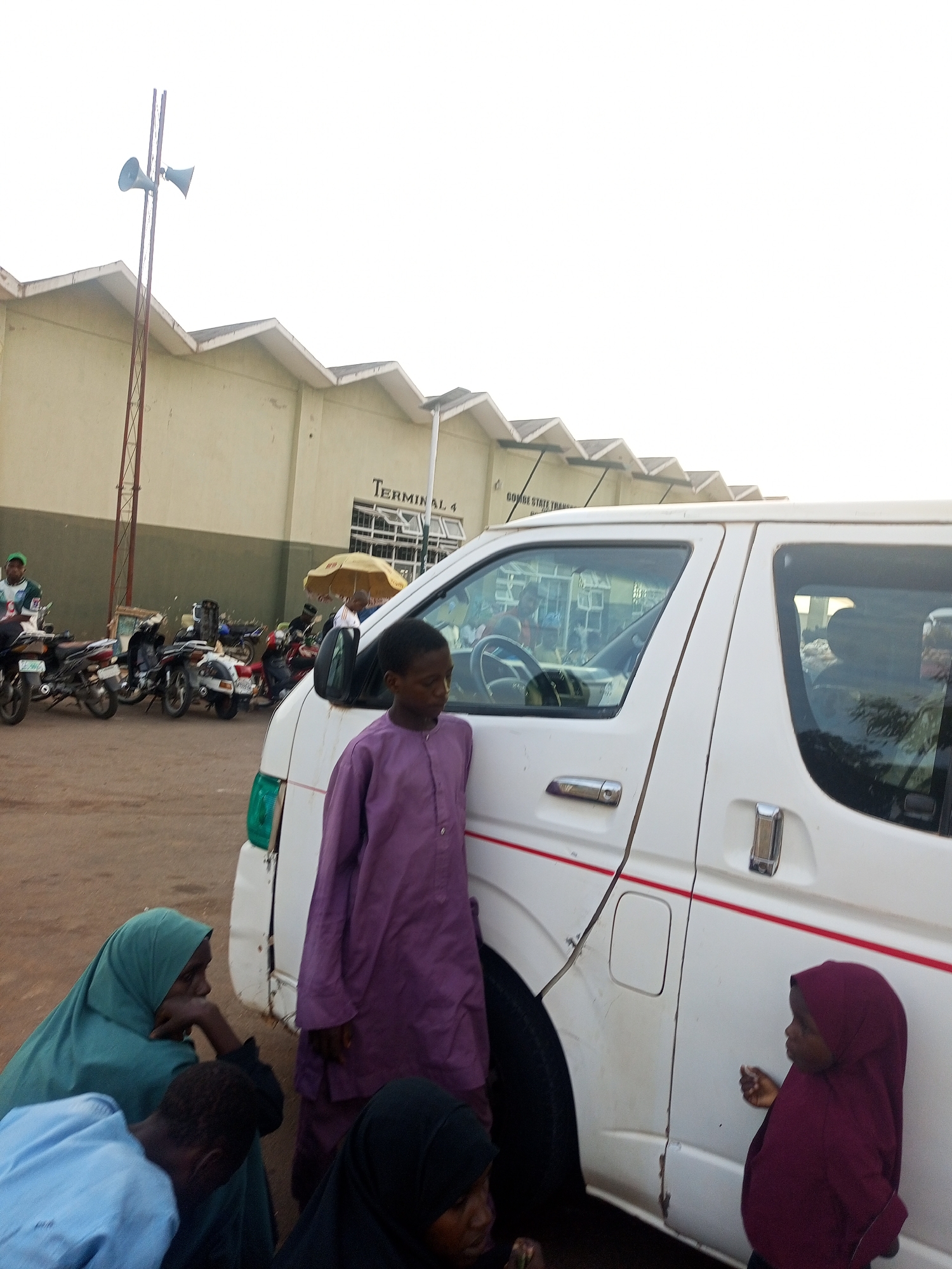 Morning rush hour activity documented at Niger transportation hubs