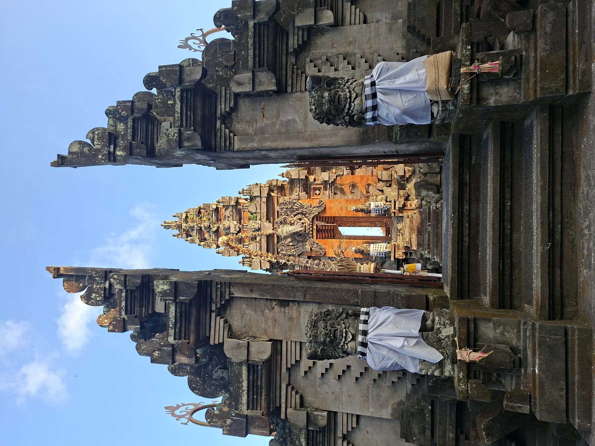Street-level Blahbatuh: temple gates, traffic, and everyday Bali