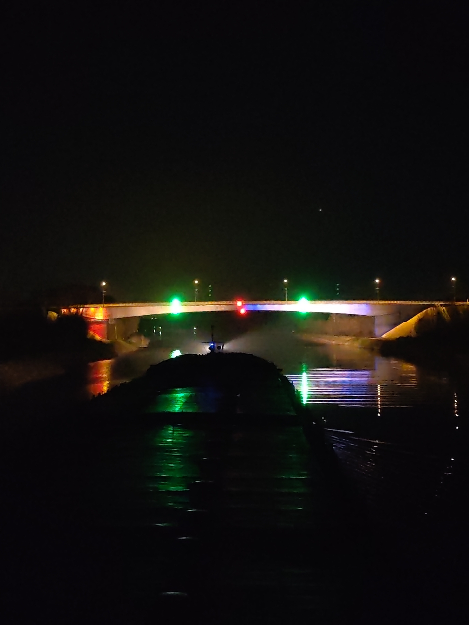 Barge spotted on Oka River near Podosinki at night