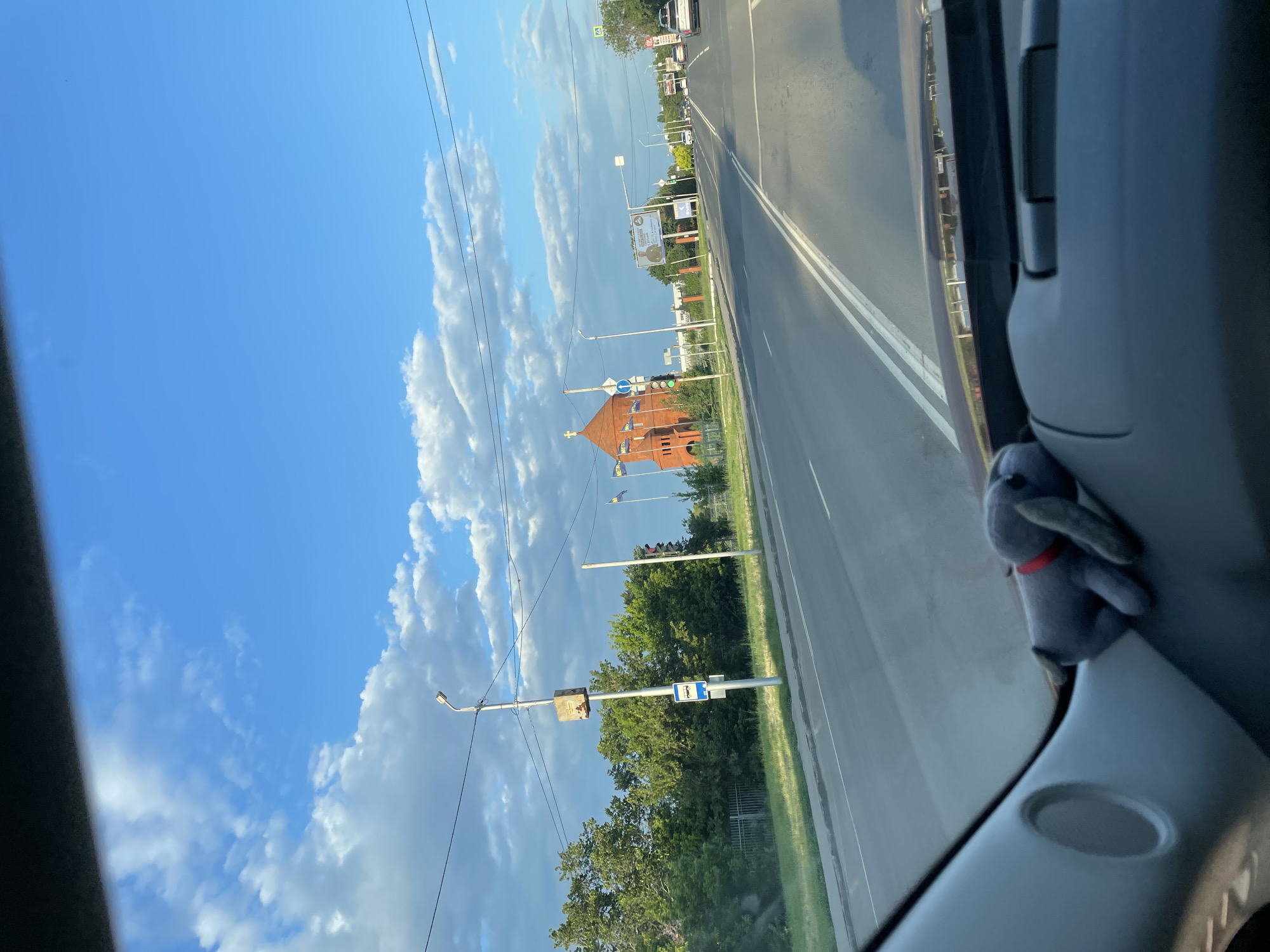 Saratov sightseeing: airport, city overlook, and playground stops
