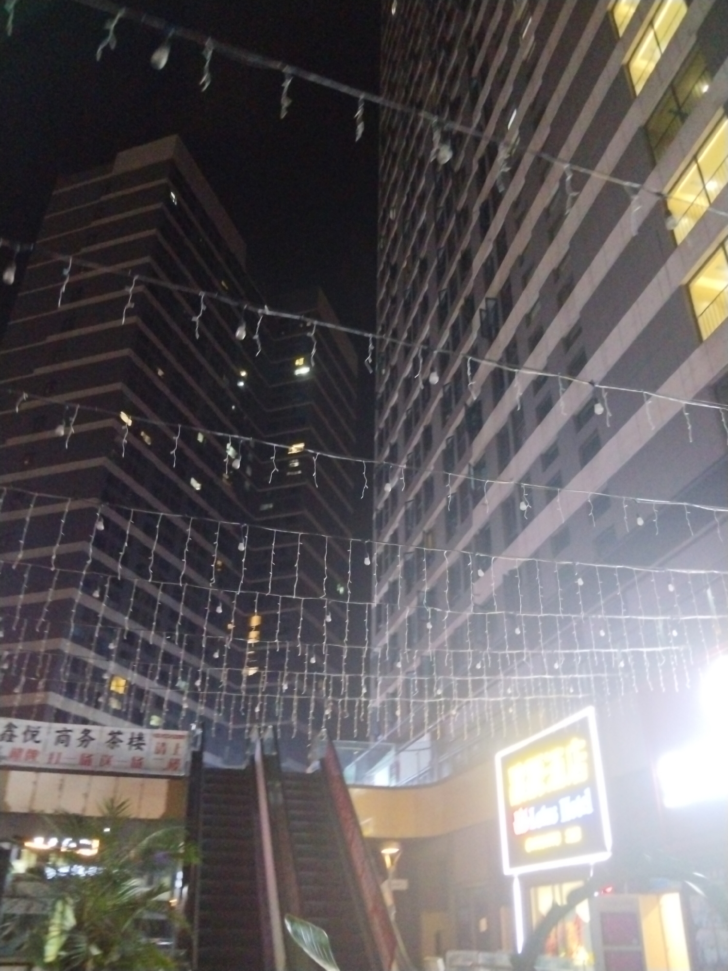 Evening stroll documented through Jiulongpo District commercial area, Chongqing