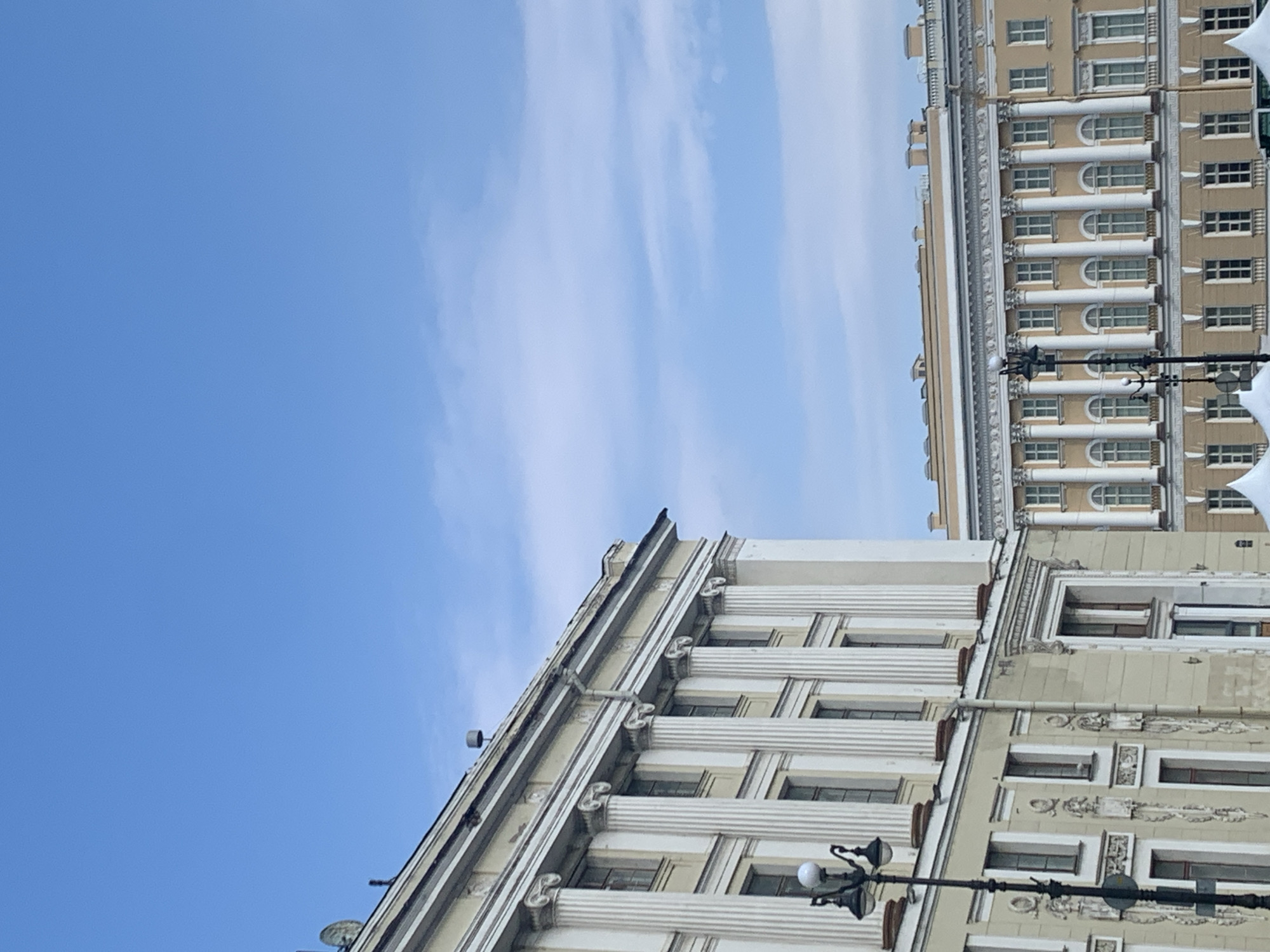 Up-close look at Palace Square's landmarks on a clear summer day