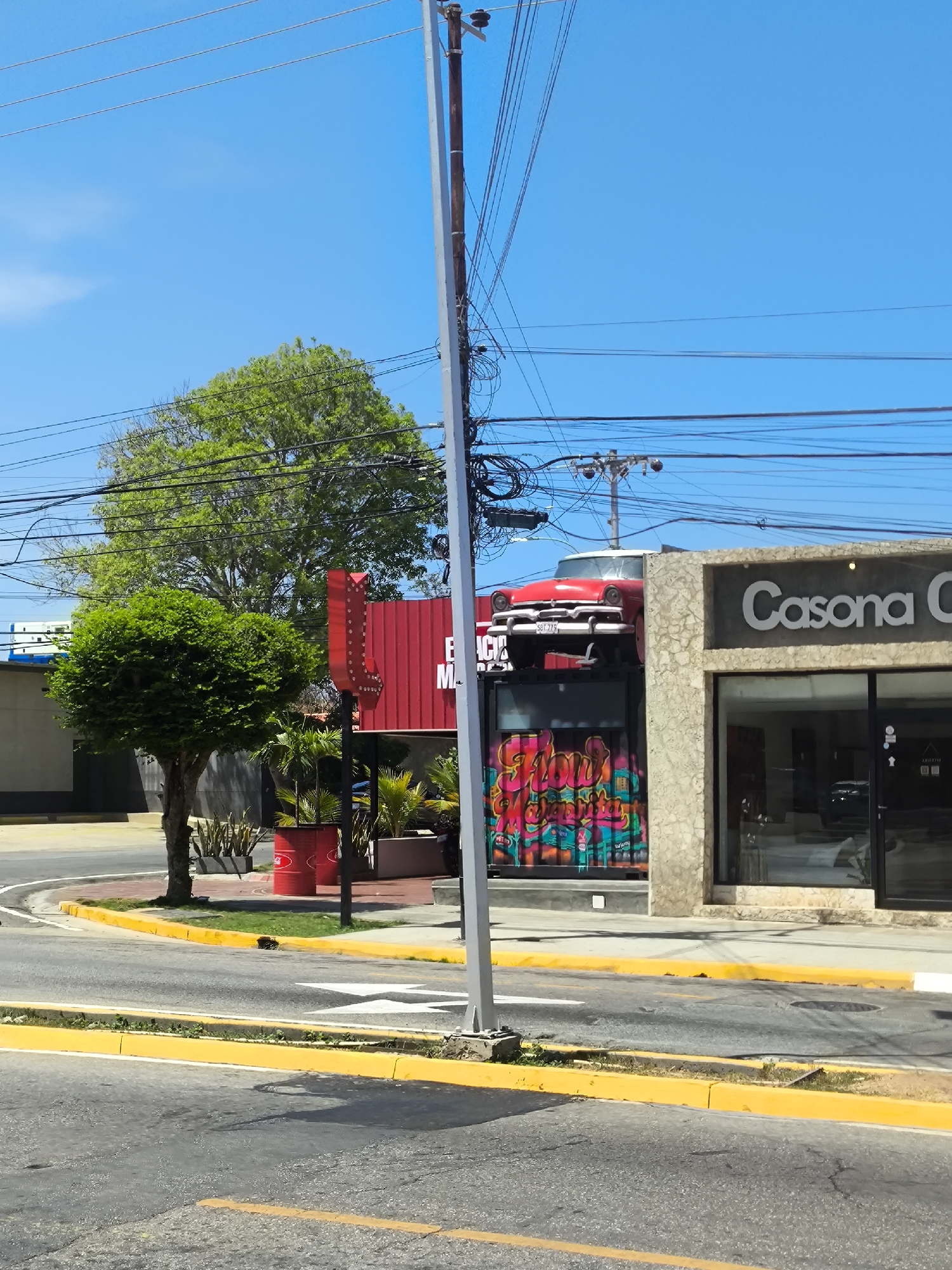 Witness documents afternoon street life in Pampatar, Venezuela