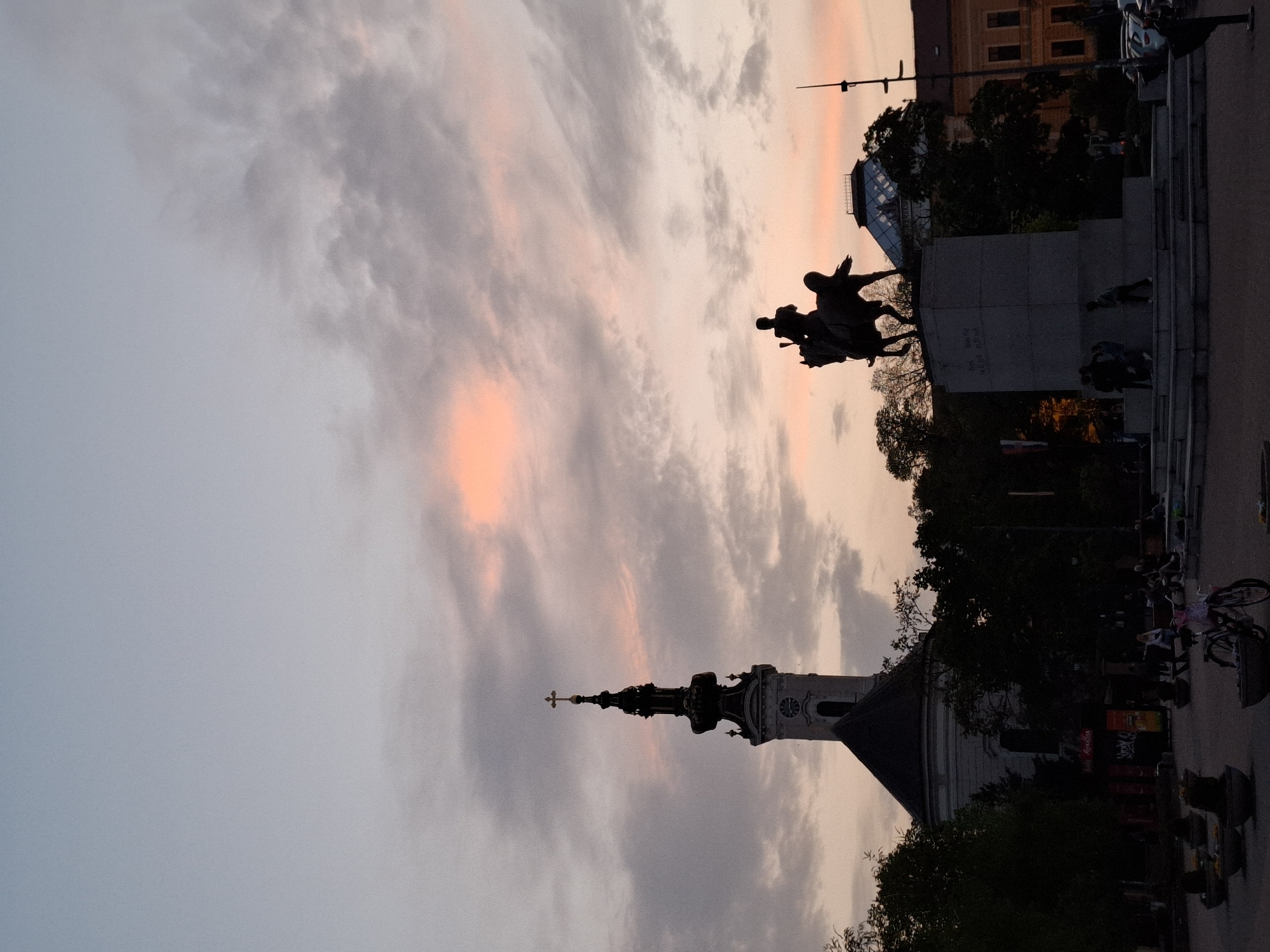 Evening documentation captures Novi Sad landmarks, flowers, and foliage