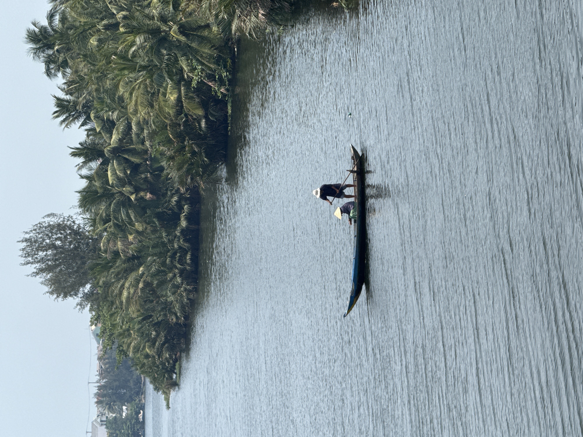 Traditional boat activities documented on Đà Nẵng waterways