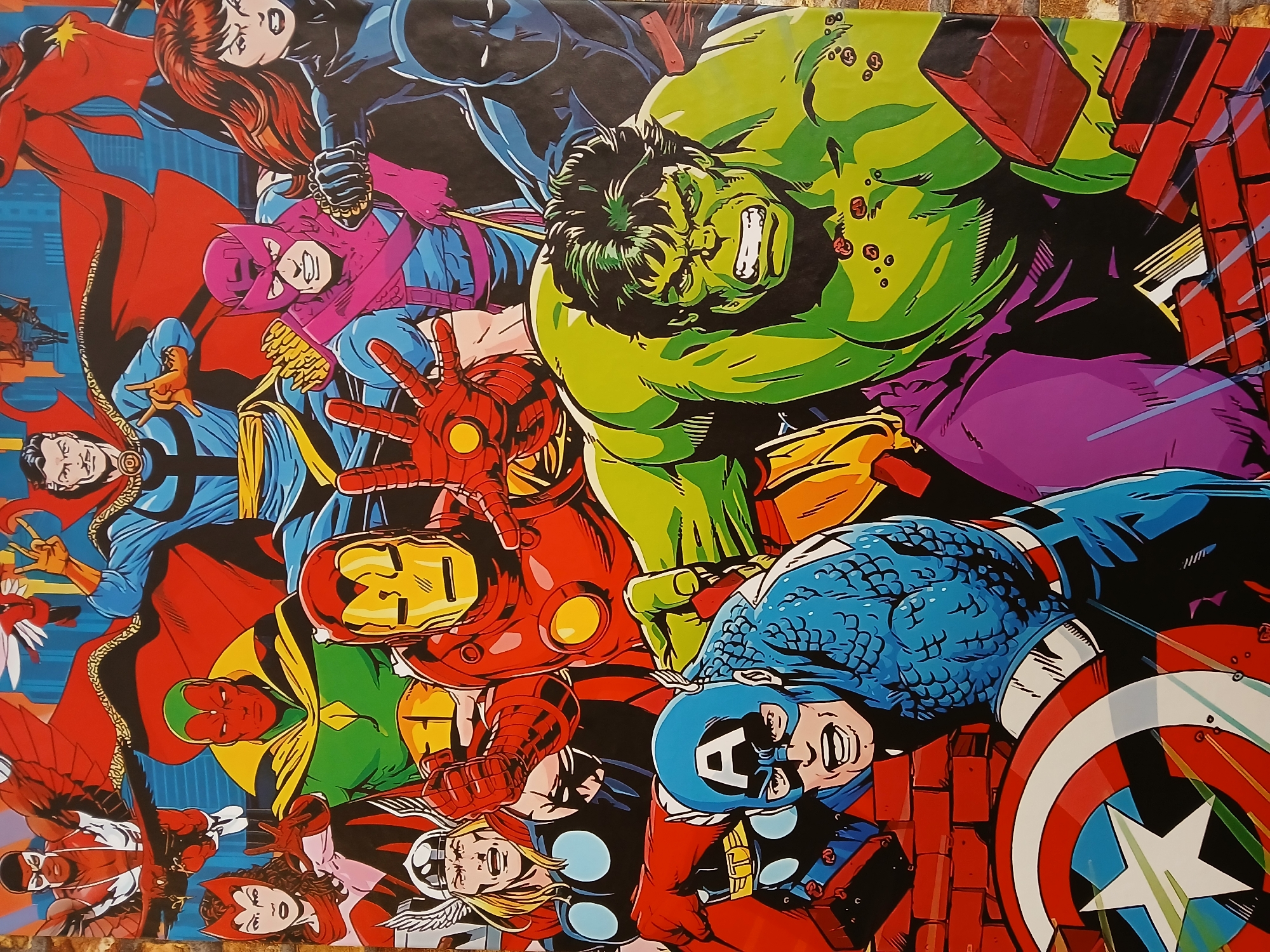 Superhero murals and comic art display documented in Porlamar