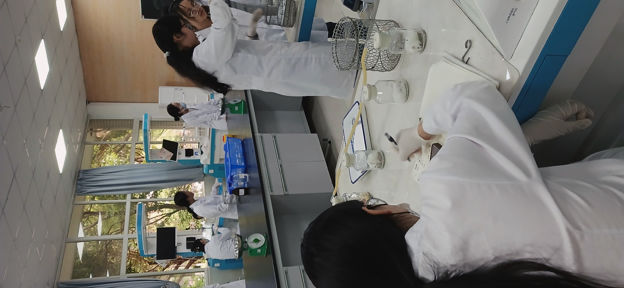 Research facility conducts lab work and lectures in Chongqing