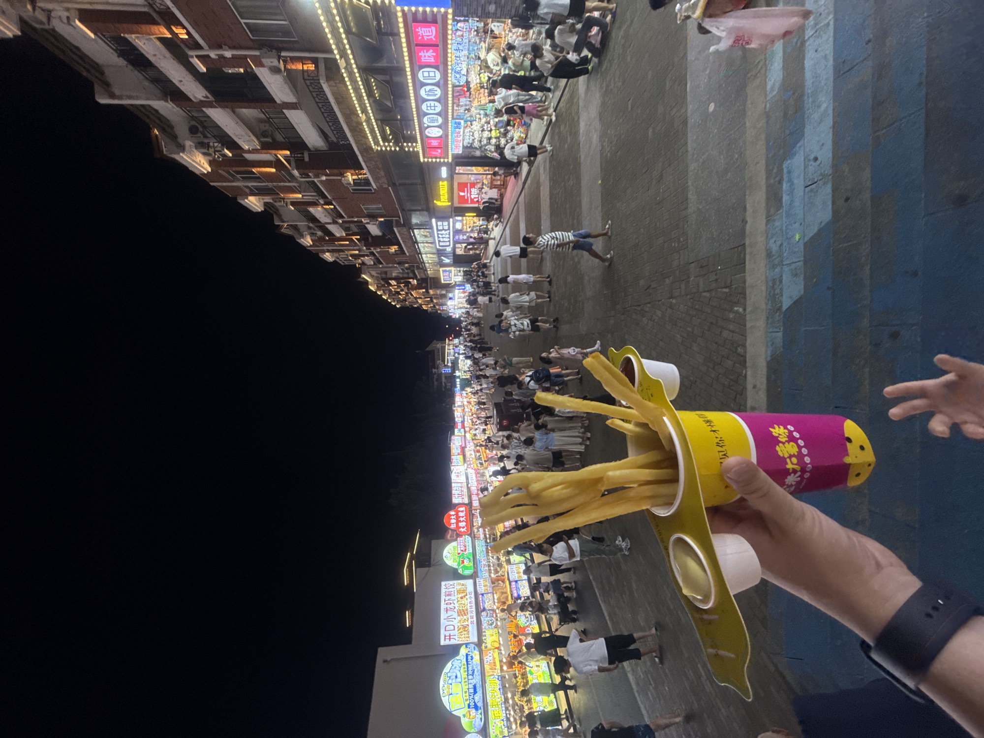 Qinhuangdao night market: food stalls, neon lights, summer evening