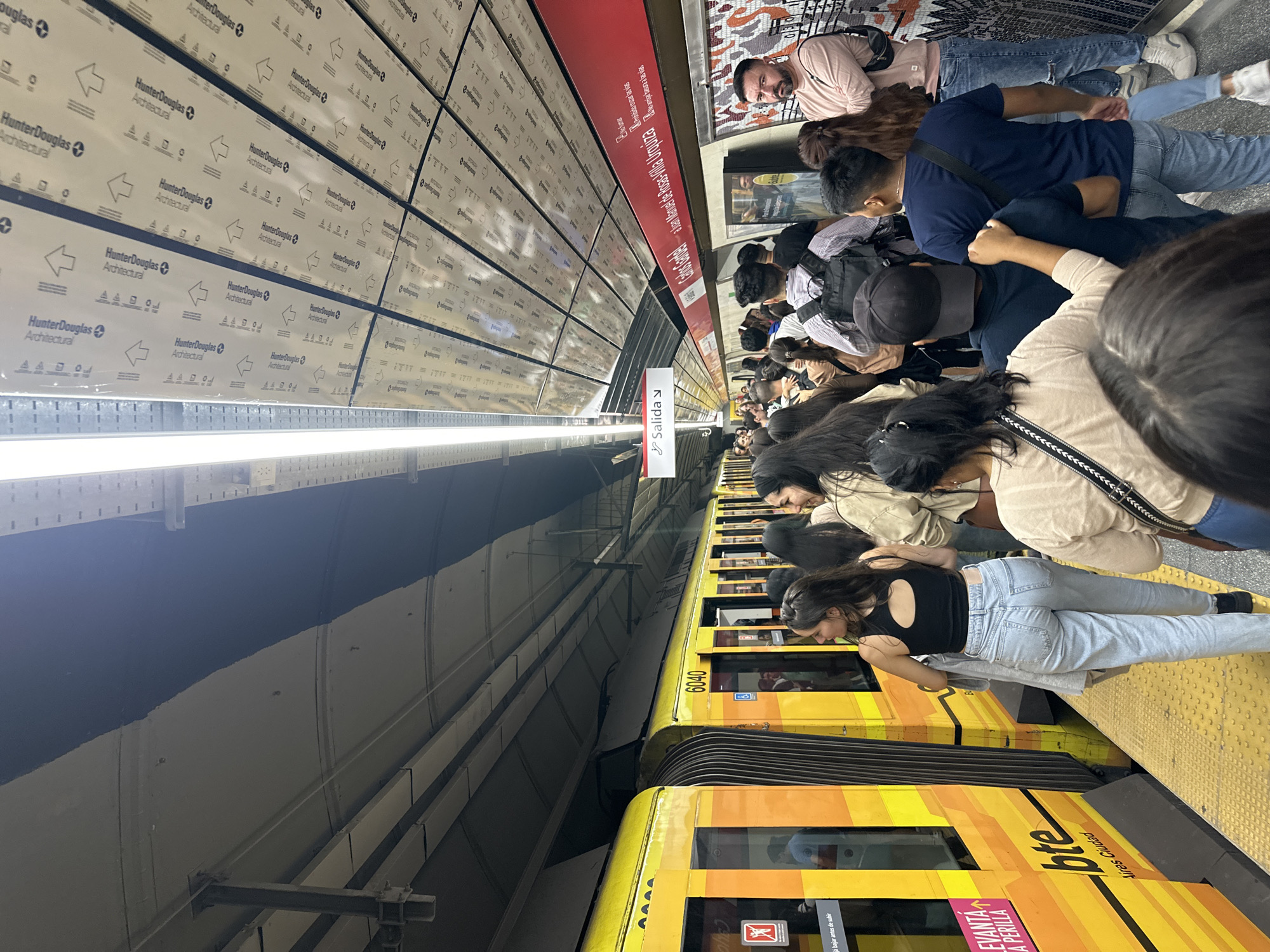 Rush hour crowds pack Buenos Aires subway station