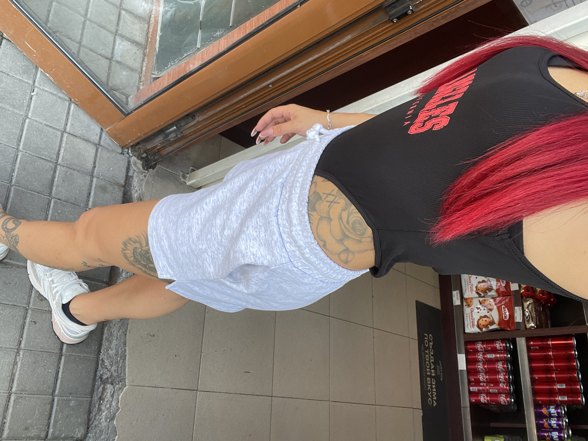 Quick stop at a Sofia store, LA-print outfit, selfie included