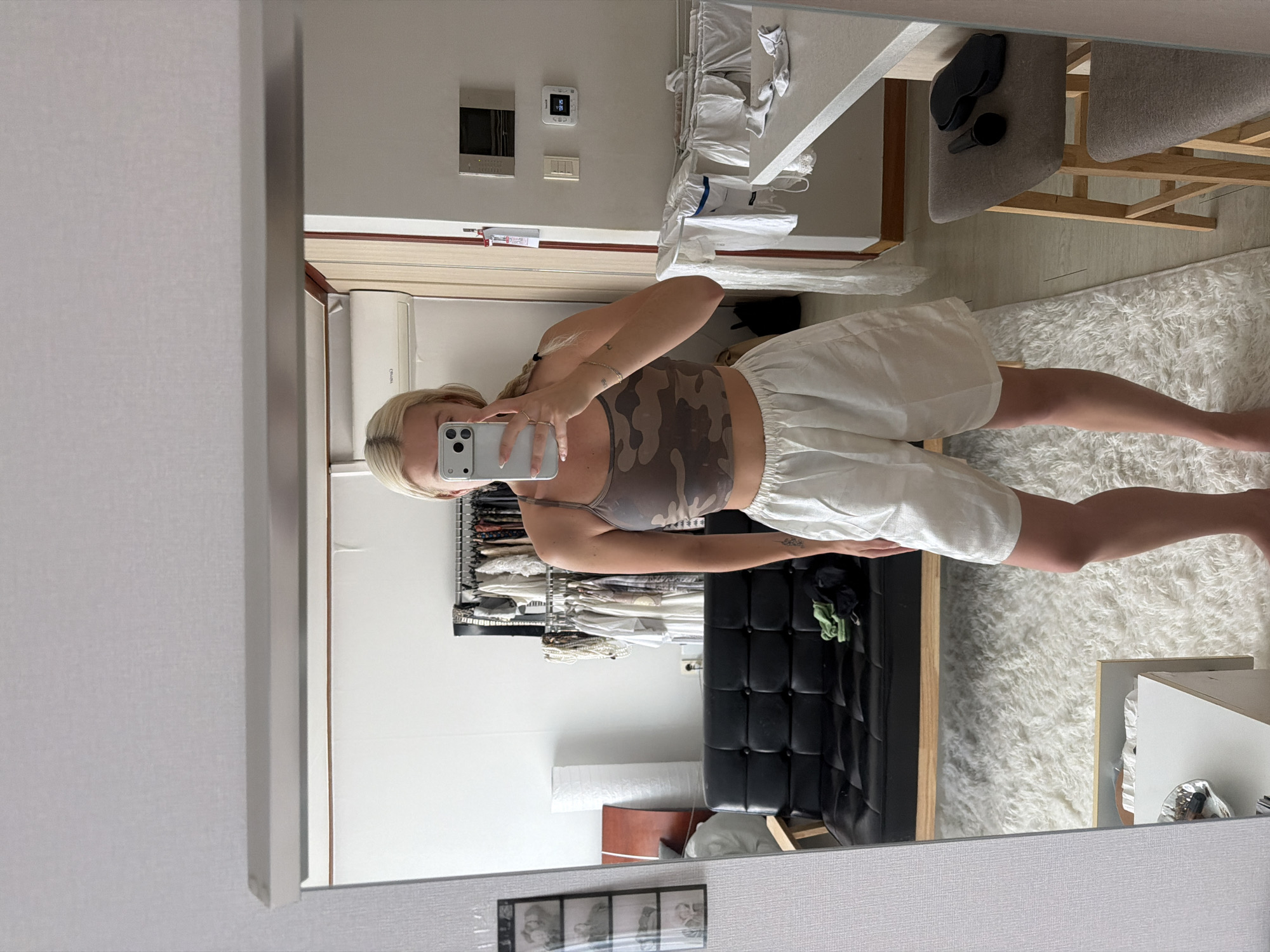 Woman captures mirror selfie in Seoul residential space