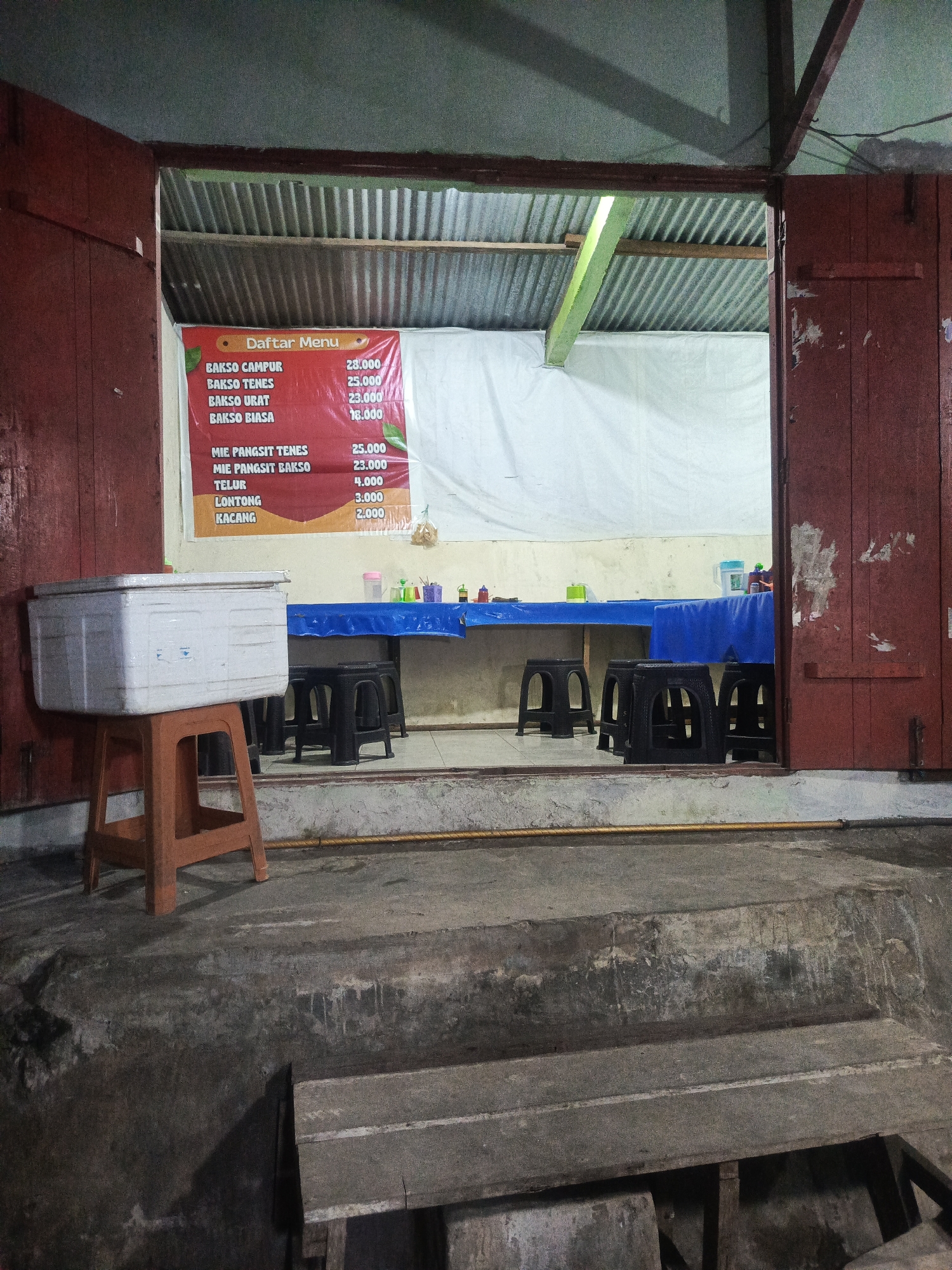 Bakso and mie pangsit stall set up on a Kendari street