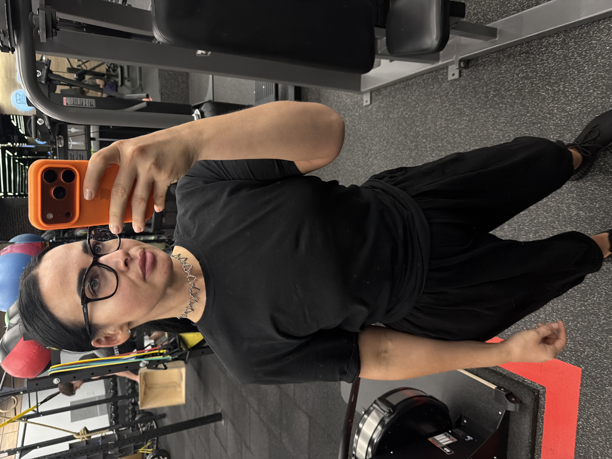 Woman documents workout session at Saint Petersburg gym