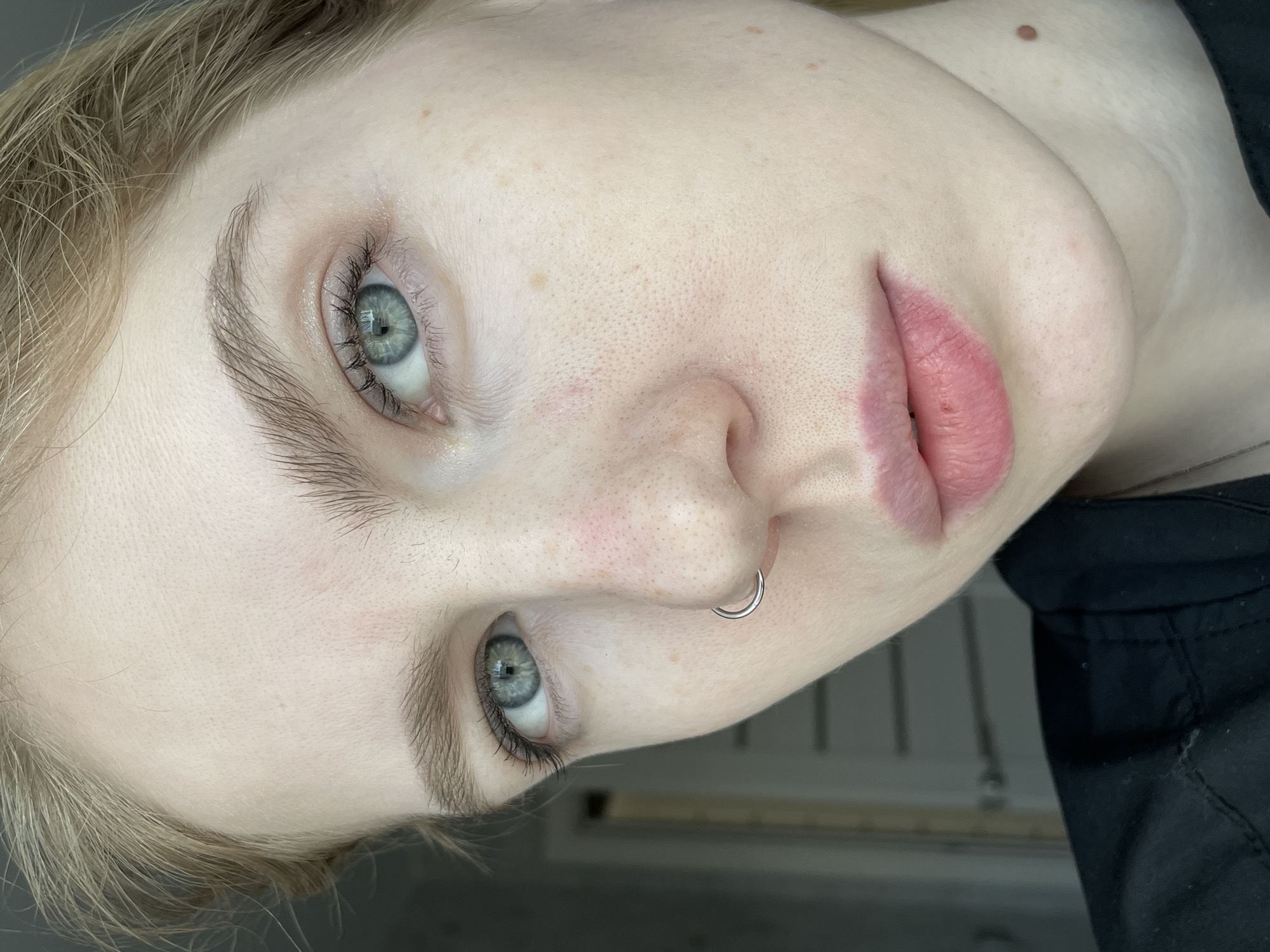 Woman documents morning routine through selfies in Izhevsk