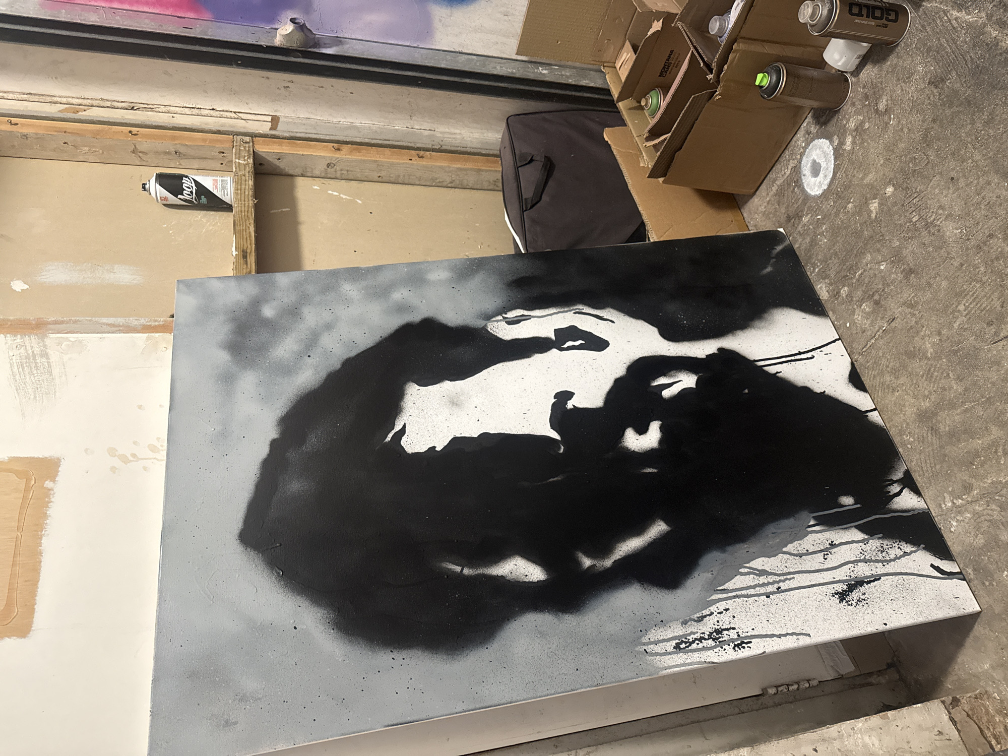 Artist creates abstract spray-painted portrait in London studio