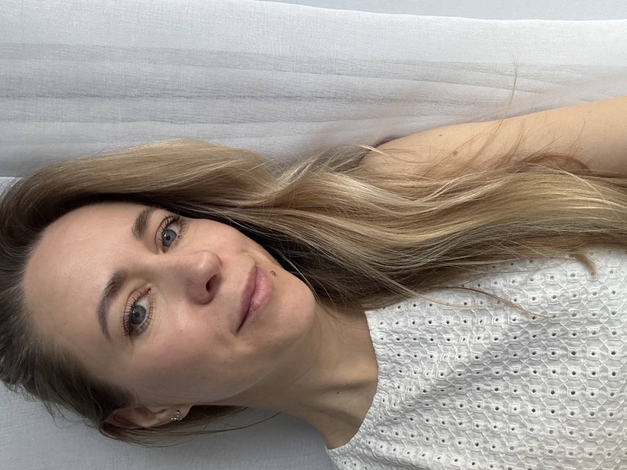 Women photograph themselves in early morning Chaikovsky sessions