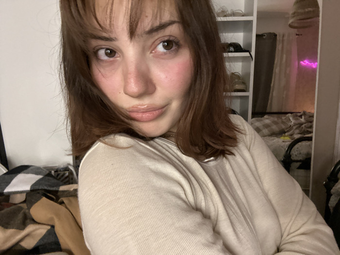 Woman takes evening selfies in bedroom in Schiltigheim