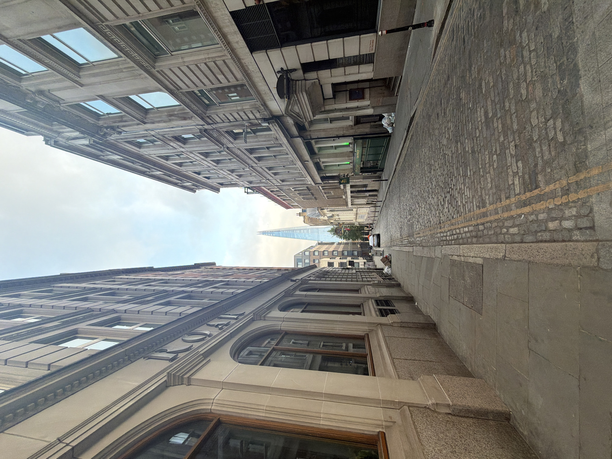 London architectural tour documented monuments and modern skyscrapers