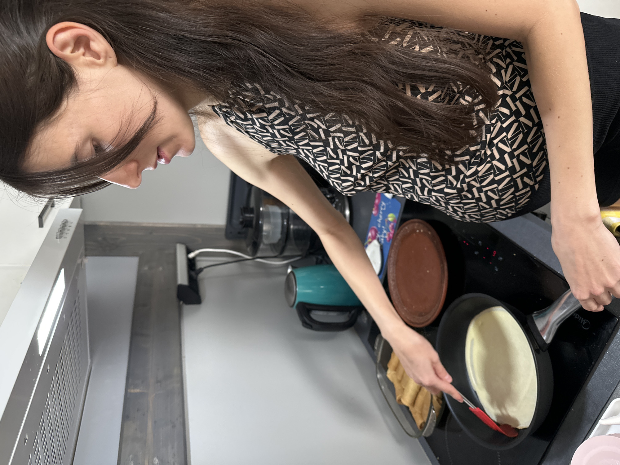 Morning domestic moments captured in Wisła kitchen scenes