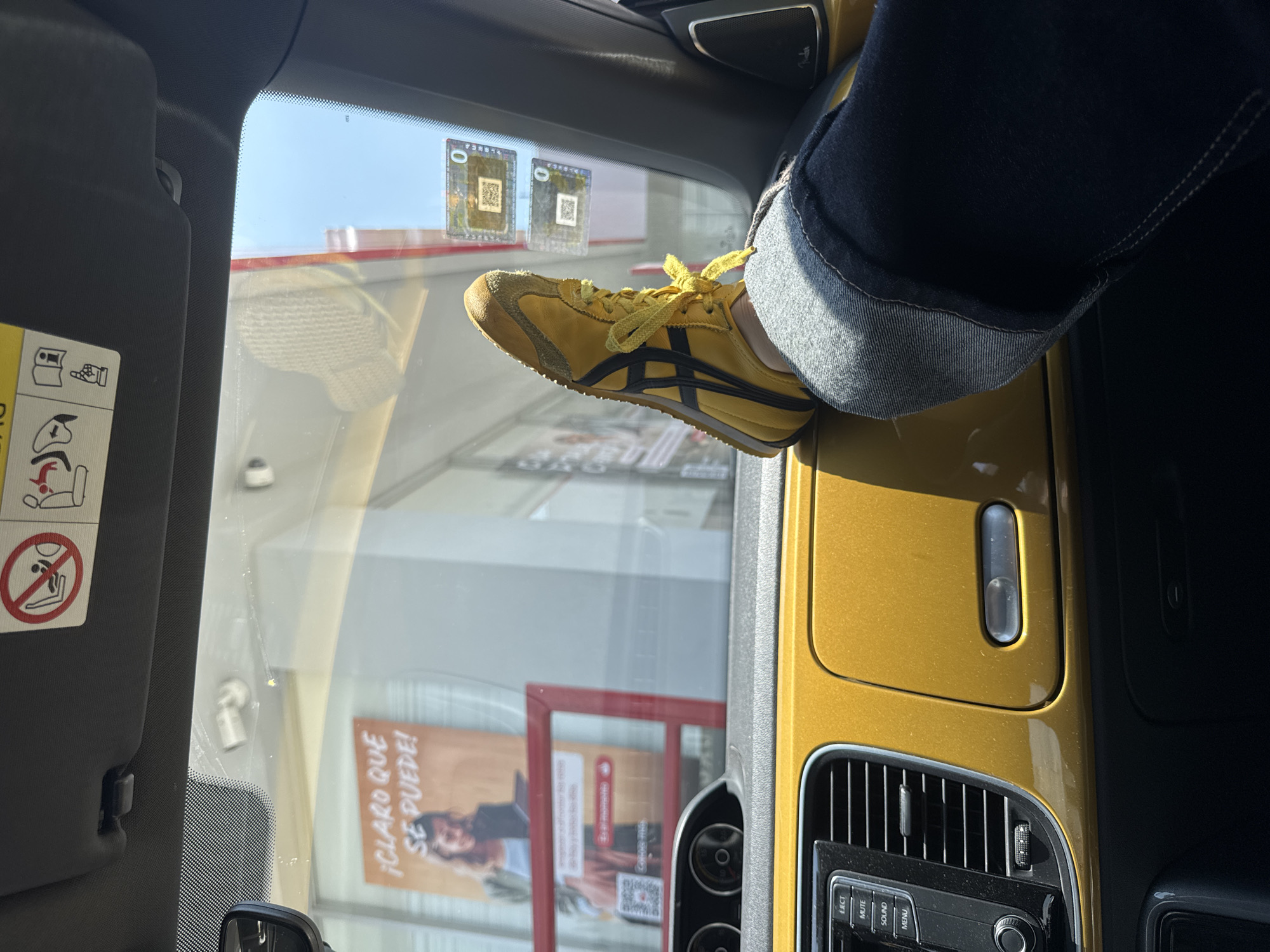 Casual afternoon moments documented across Puebla, Mexico