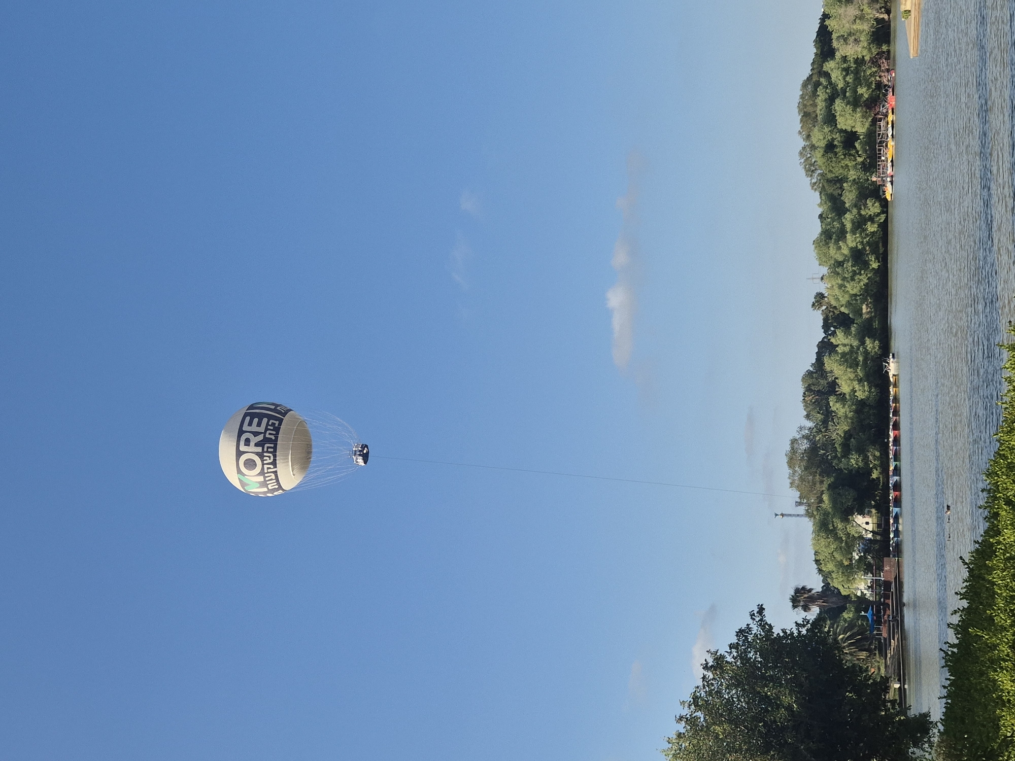 Tethered hot air balloon spotted over Tel Aviv