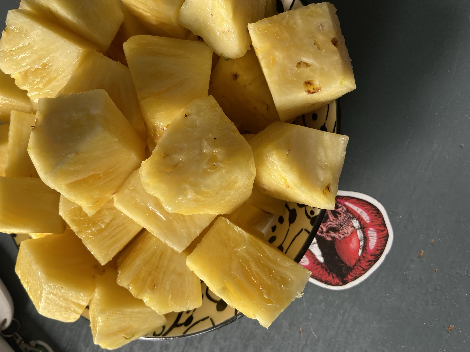Fresh pineapple and a yawning cat on a lazy Minsk morning